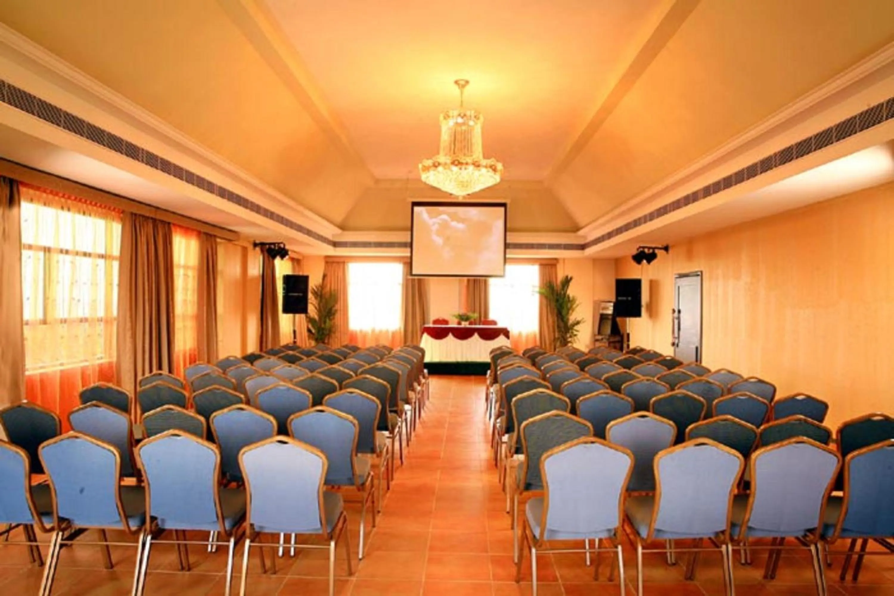 Meeting/conference room in Regant Lake Palace Hotel