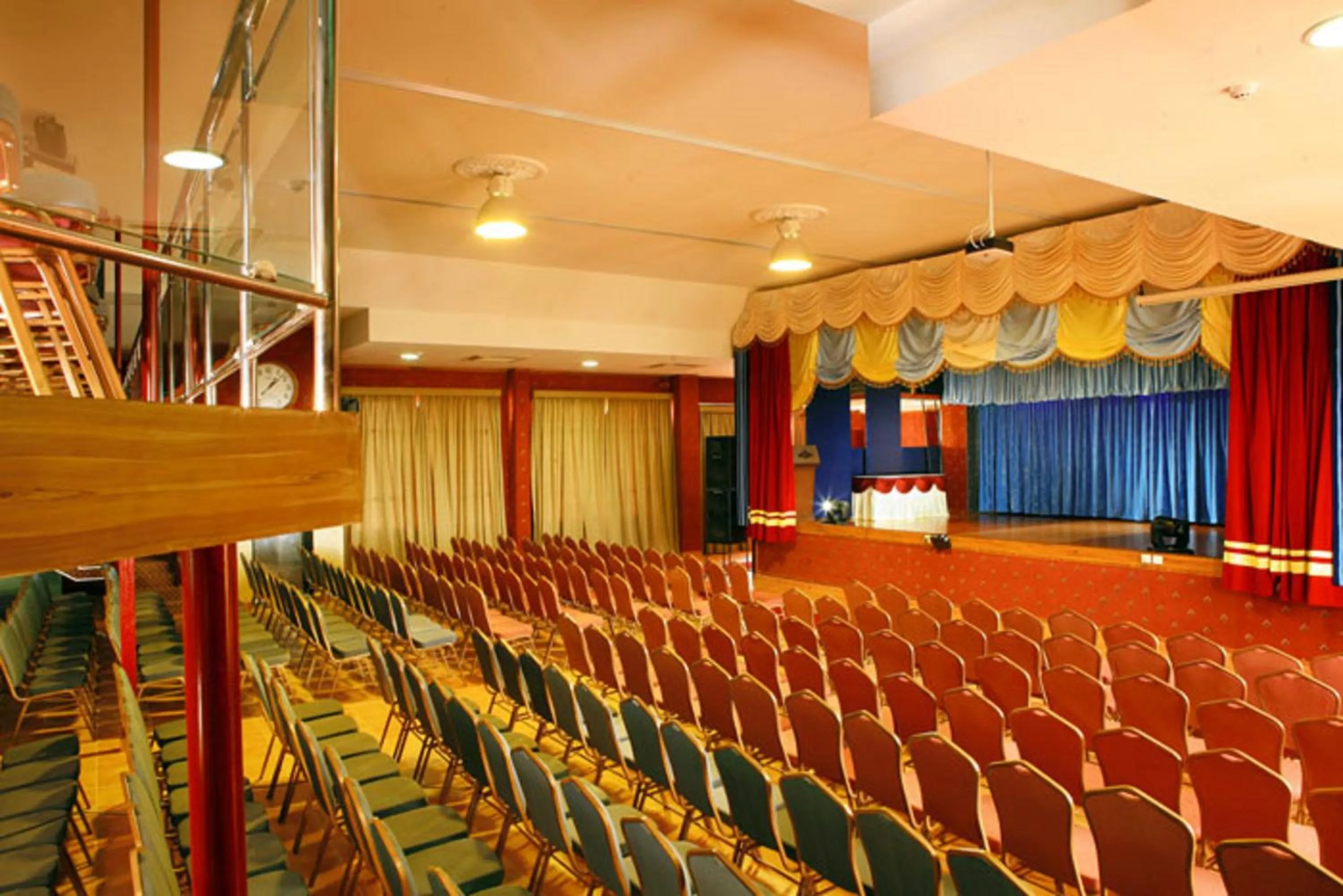 Area and facilities in Regant Lake Palace Hotel