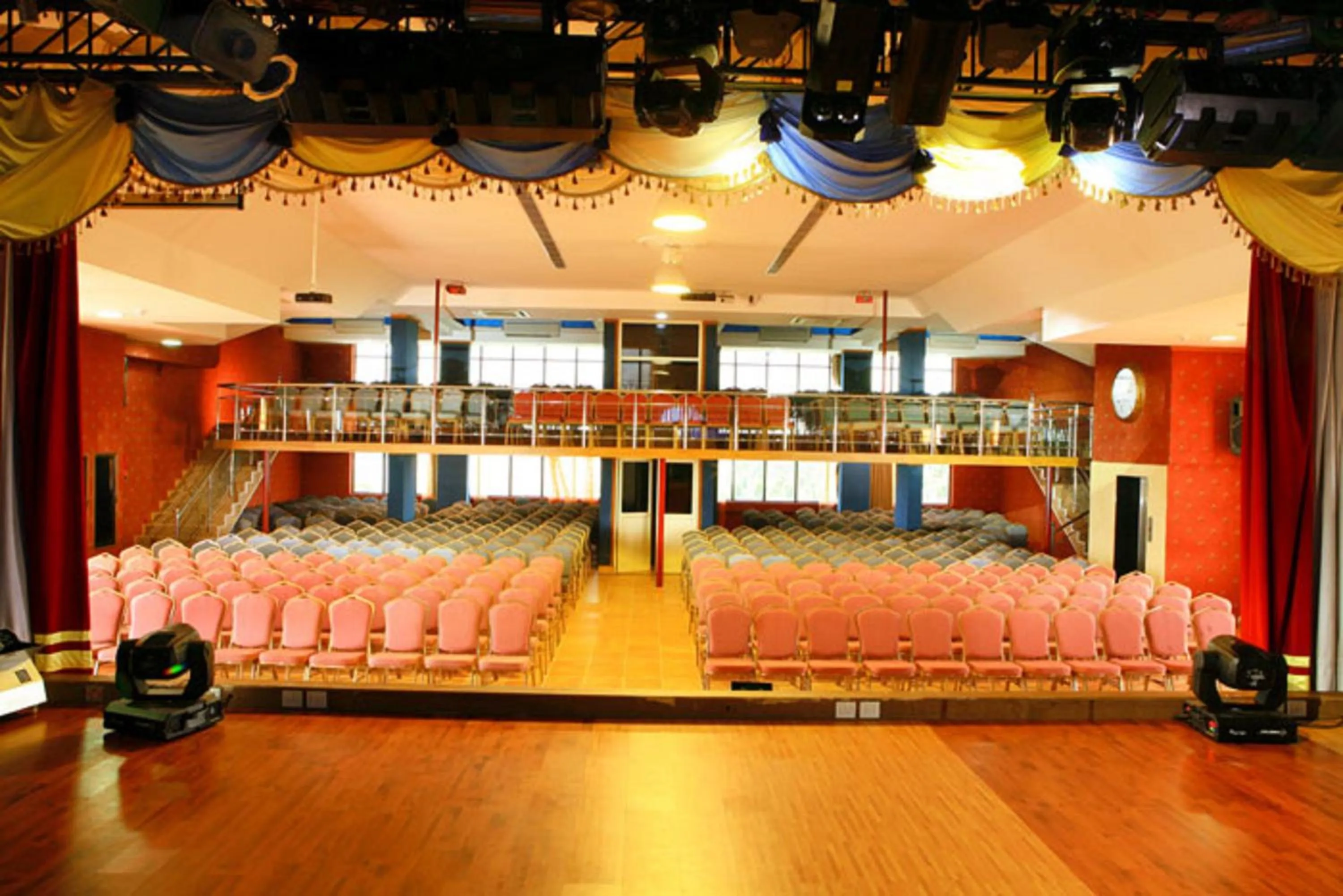 Area and facilities in Regant Lake Palace Hotel