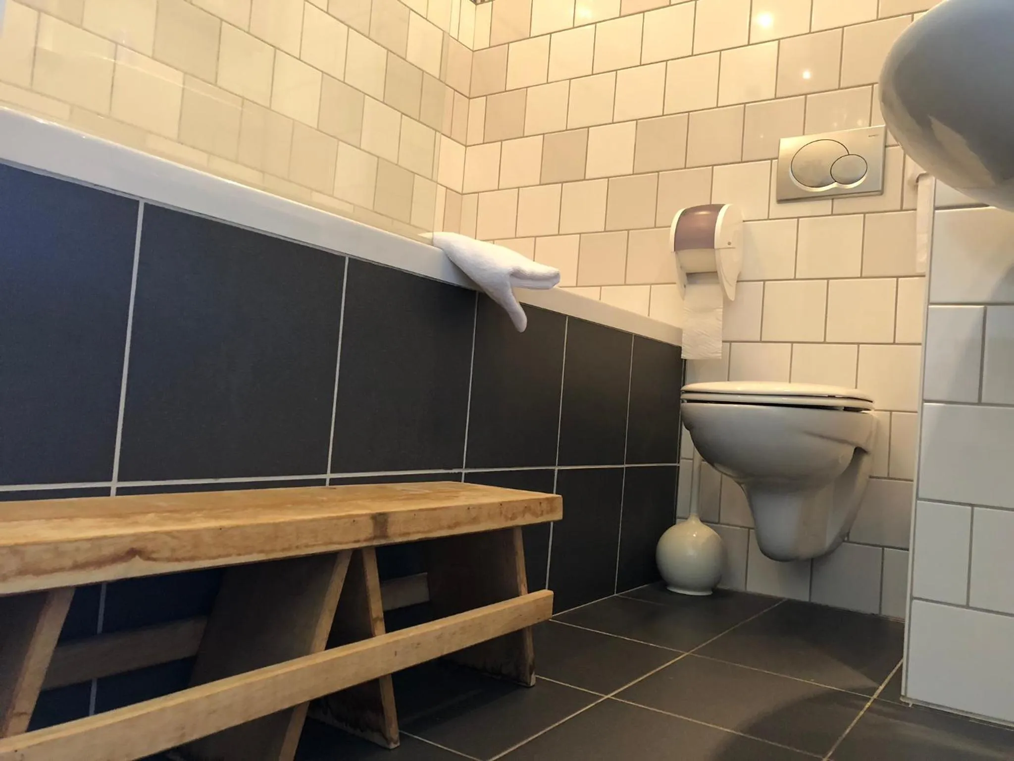 Bathroom in Hotel de Plank - alle kamers met airconditioning