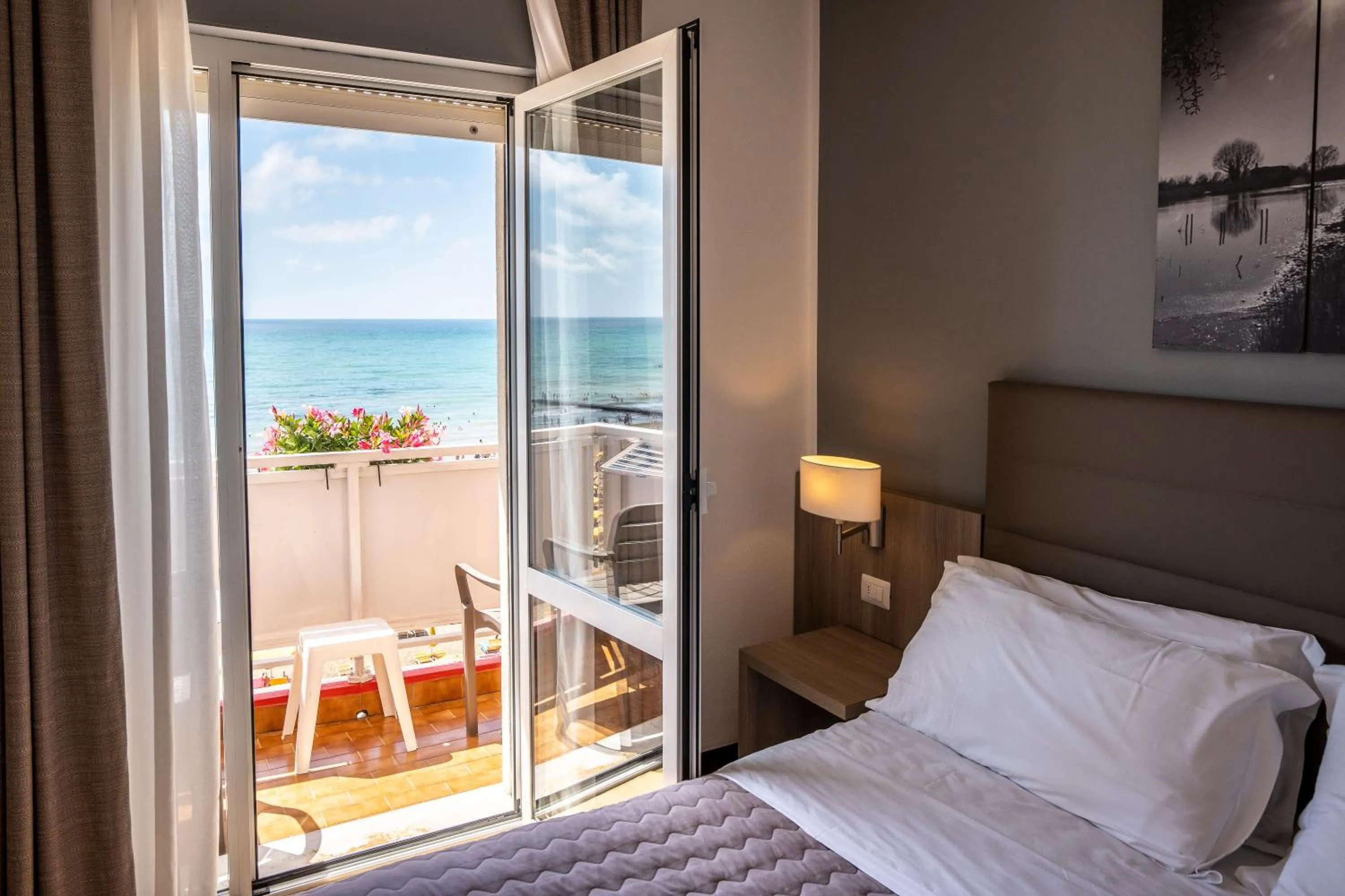 View (from property/room), Bed in Hotel Loreley