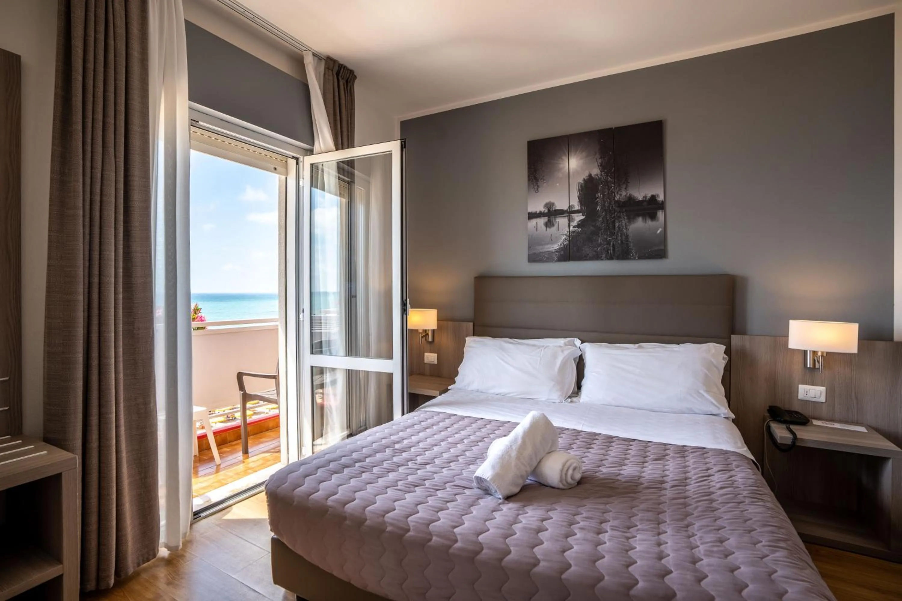 Bedroom, Bed in Hotel Loreley