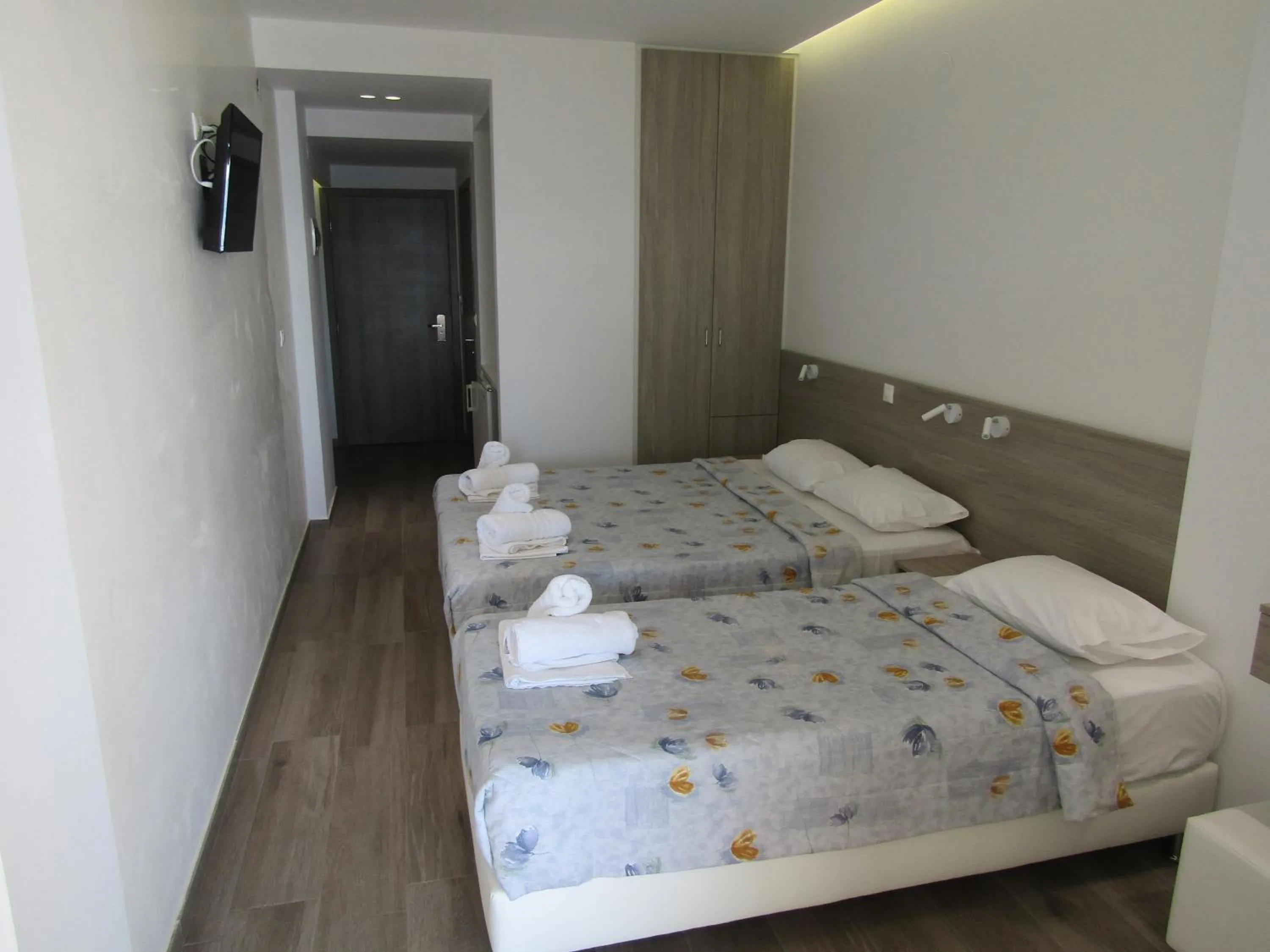 TV and multimedia in Hotel Zefyros