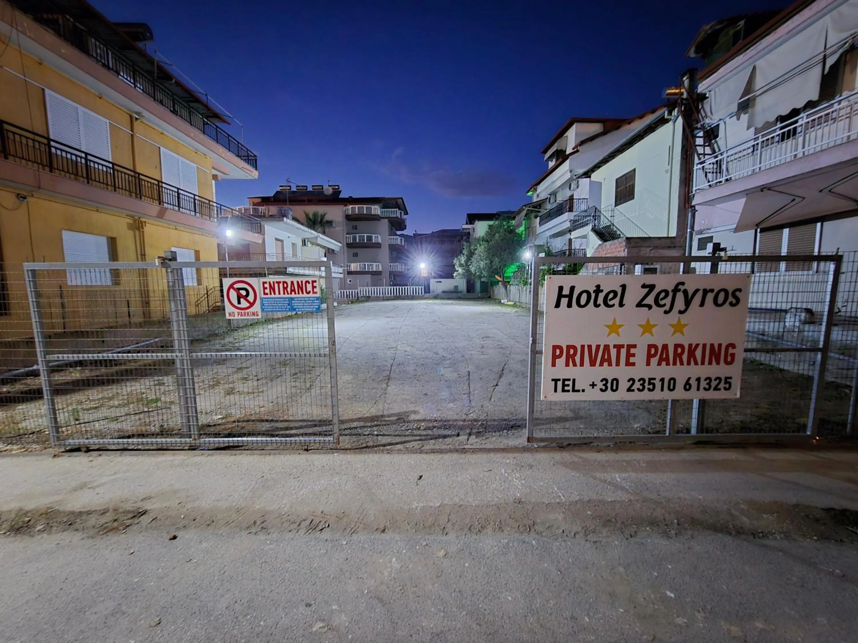 Parking in Hotel Zefyros
