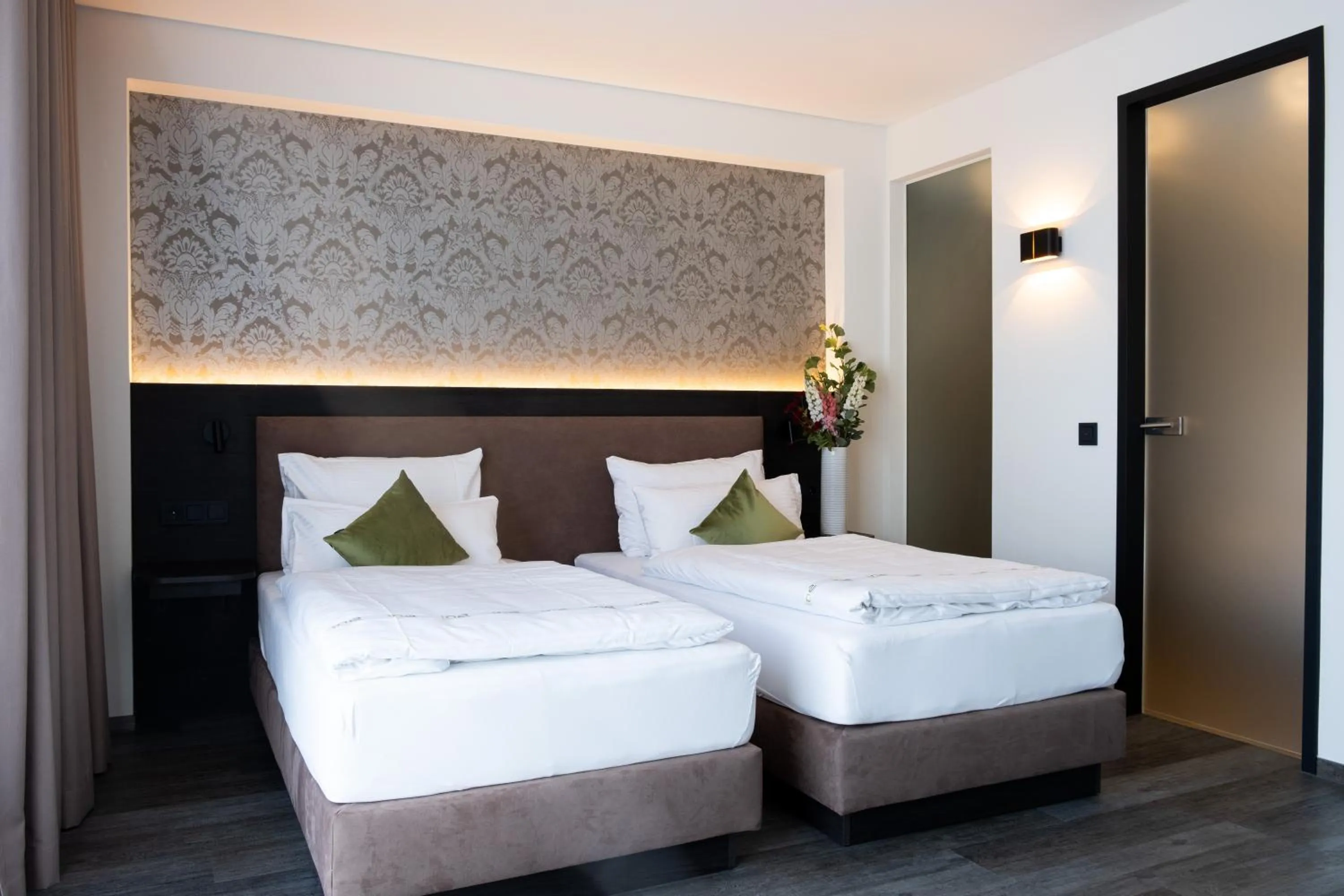 Photo of the whole room, Bed in in2 the Boardinghouse