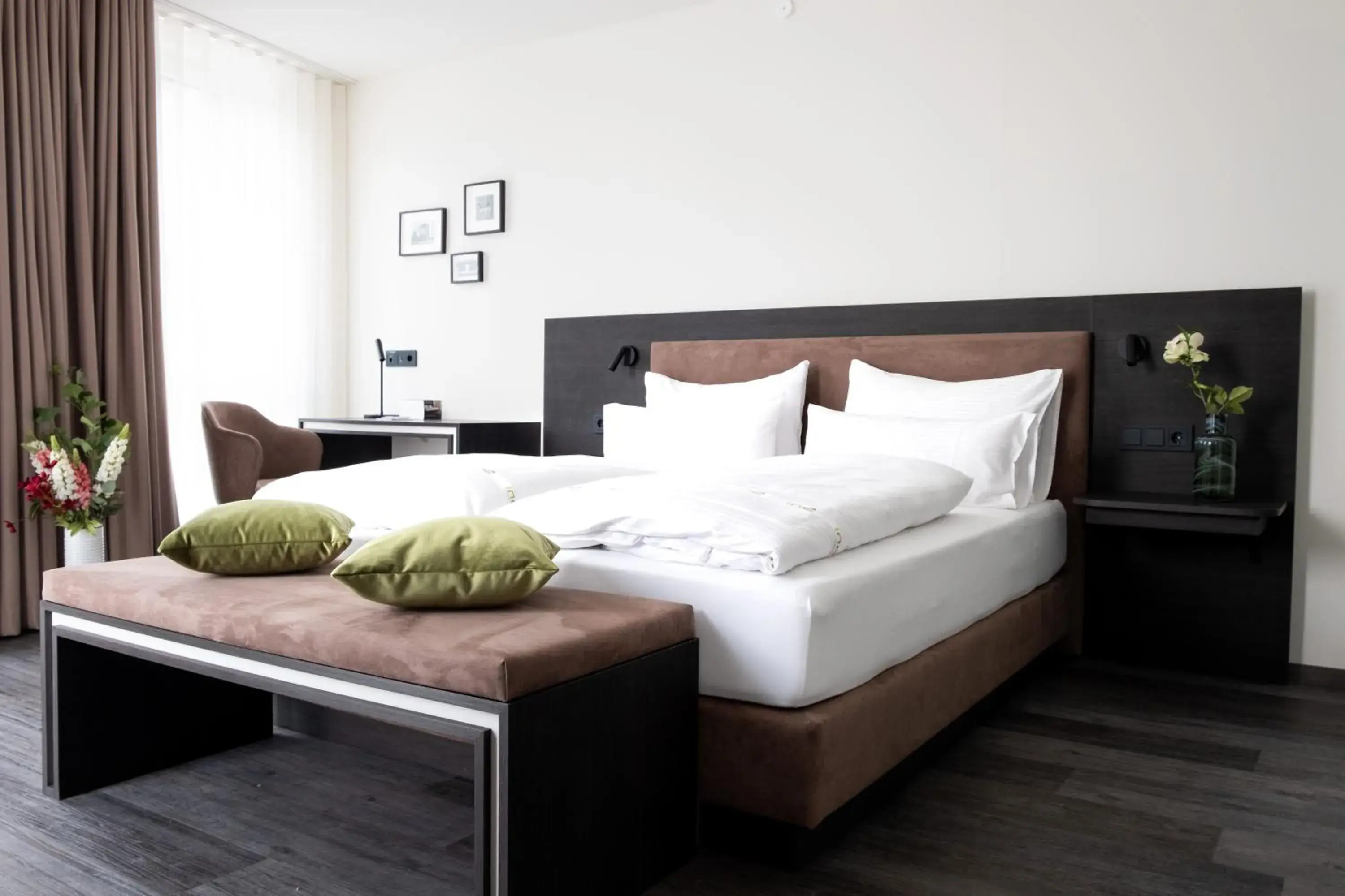 Family Room in in2 the Boardinghouse Family Room in in2 the Boardinghouse