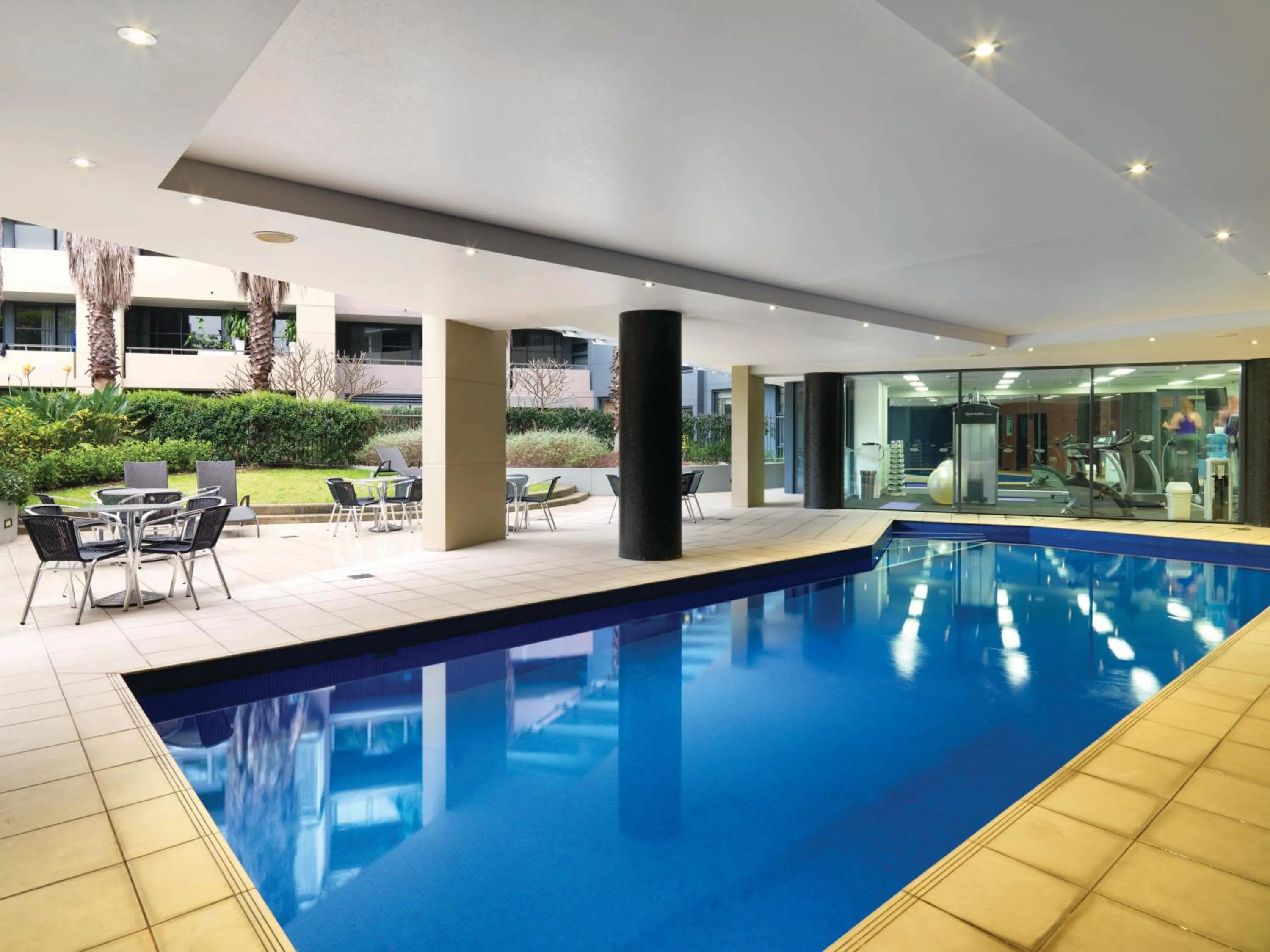 Swimming pool in Adina Apartment Hotel Sydney, Darling Harbour