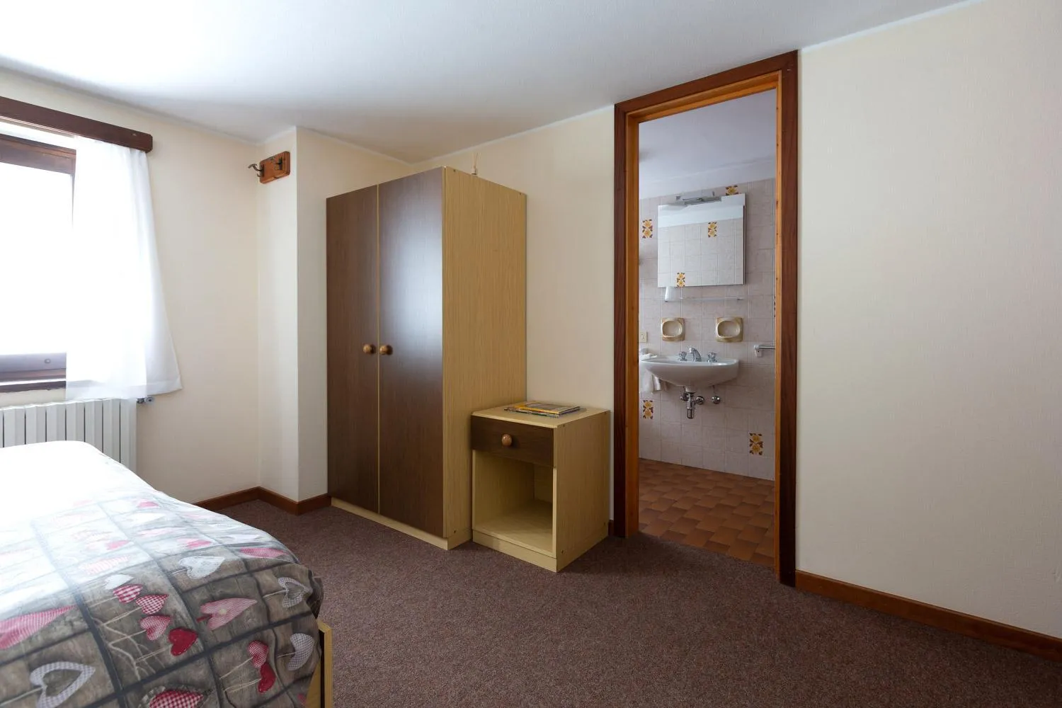 Bed in Hotel Meublè Adler - Rooms & Mountain Apartments