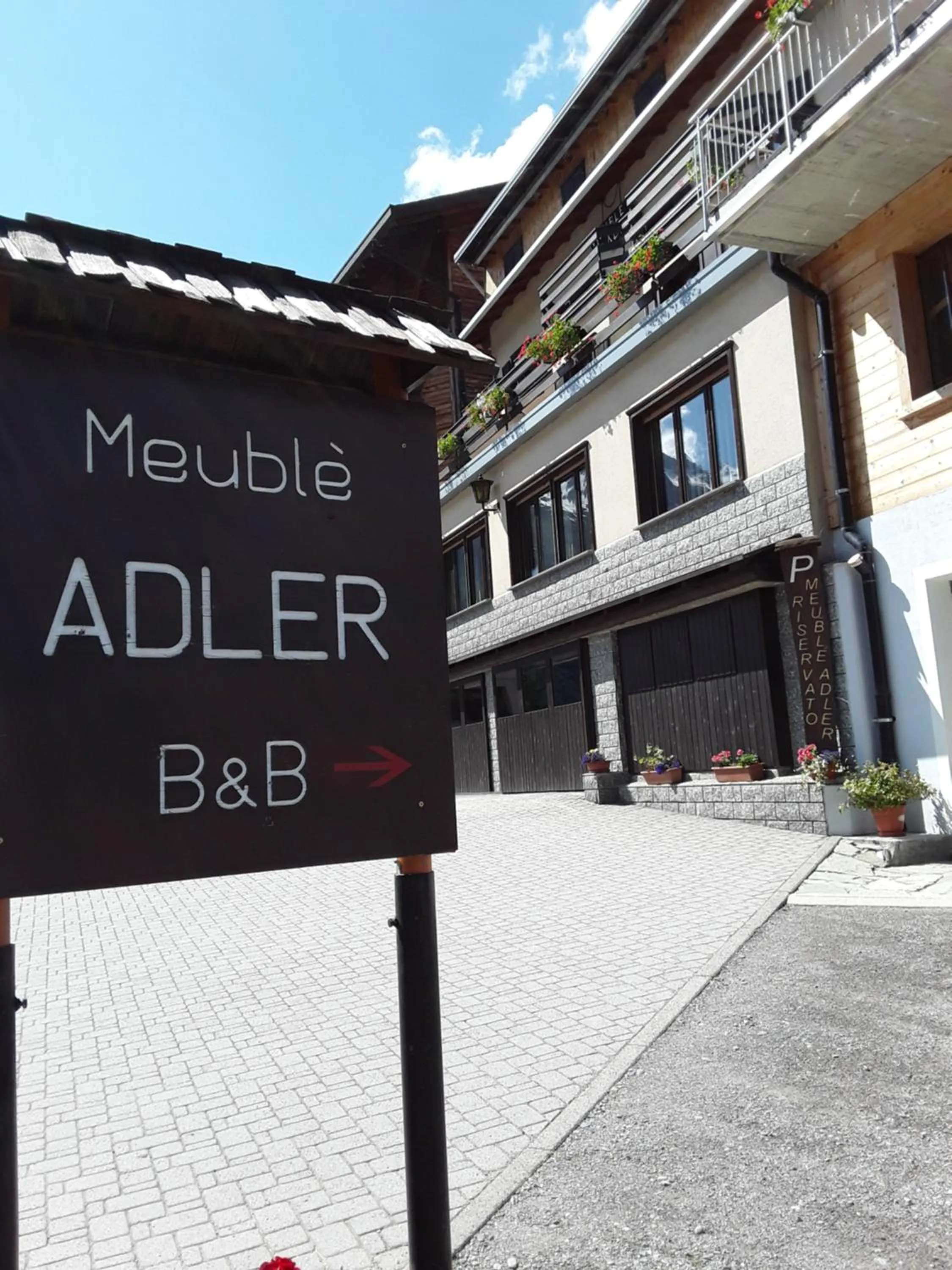 Facade/entrance in Hotel Meublè Adler - Rooms & Mountain Apartments