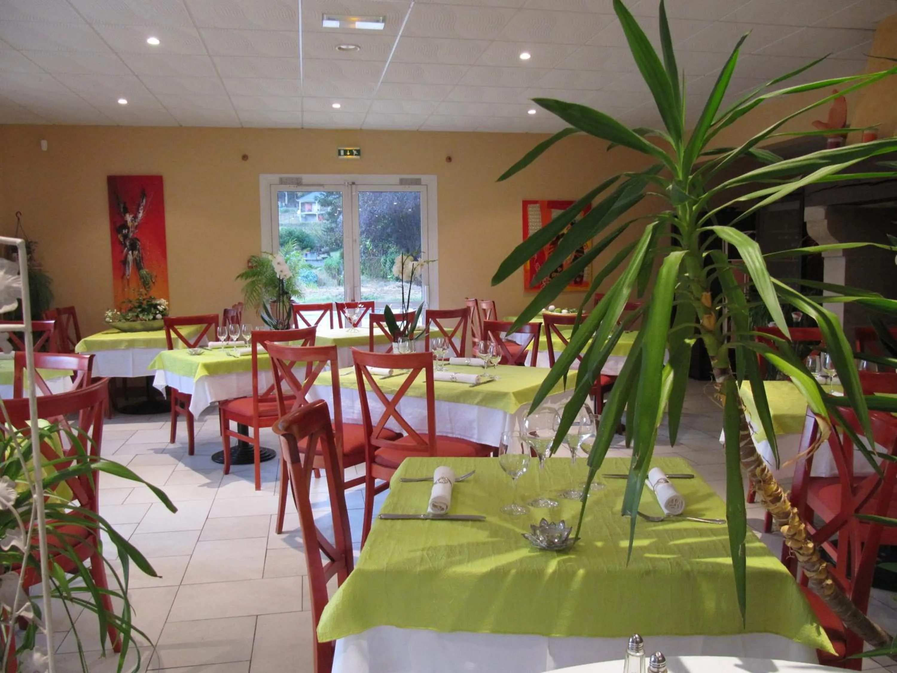 Restaurant/places to eat in Hôtel Le Colombier