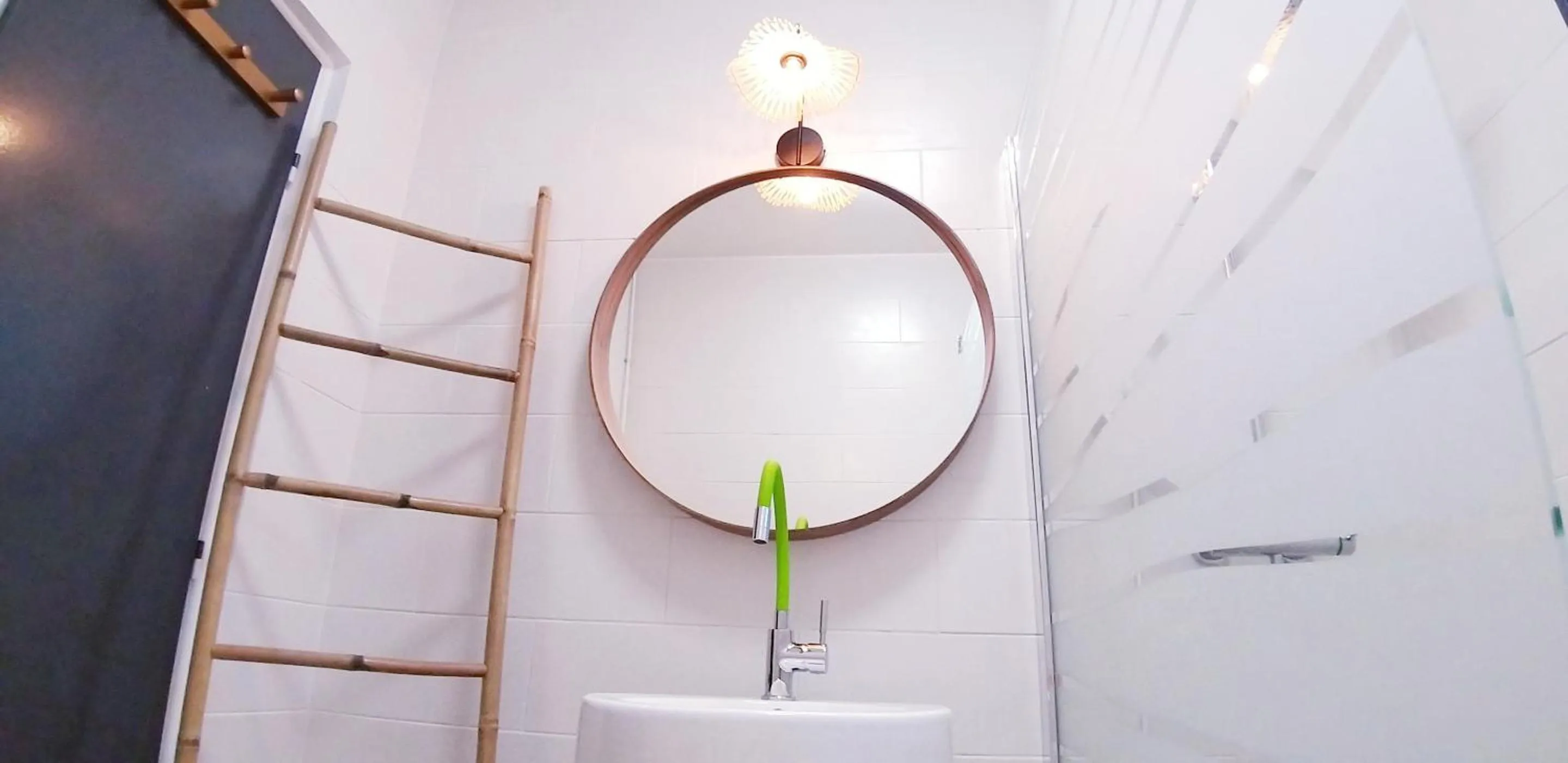 Bedroom, Bathroom in Dream House & Spa Bandol - Céline et Olivier