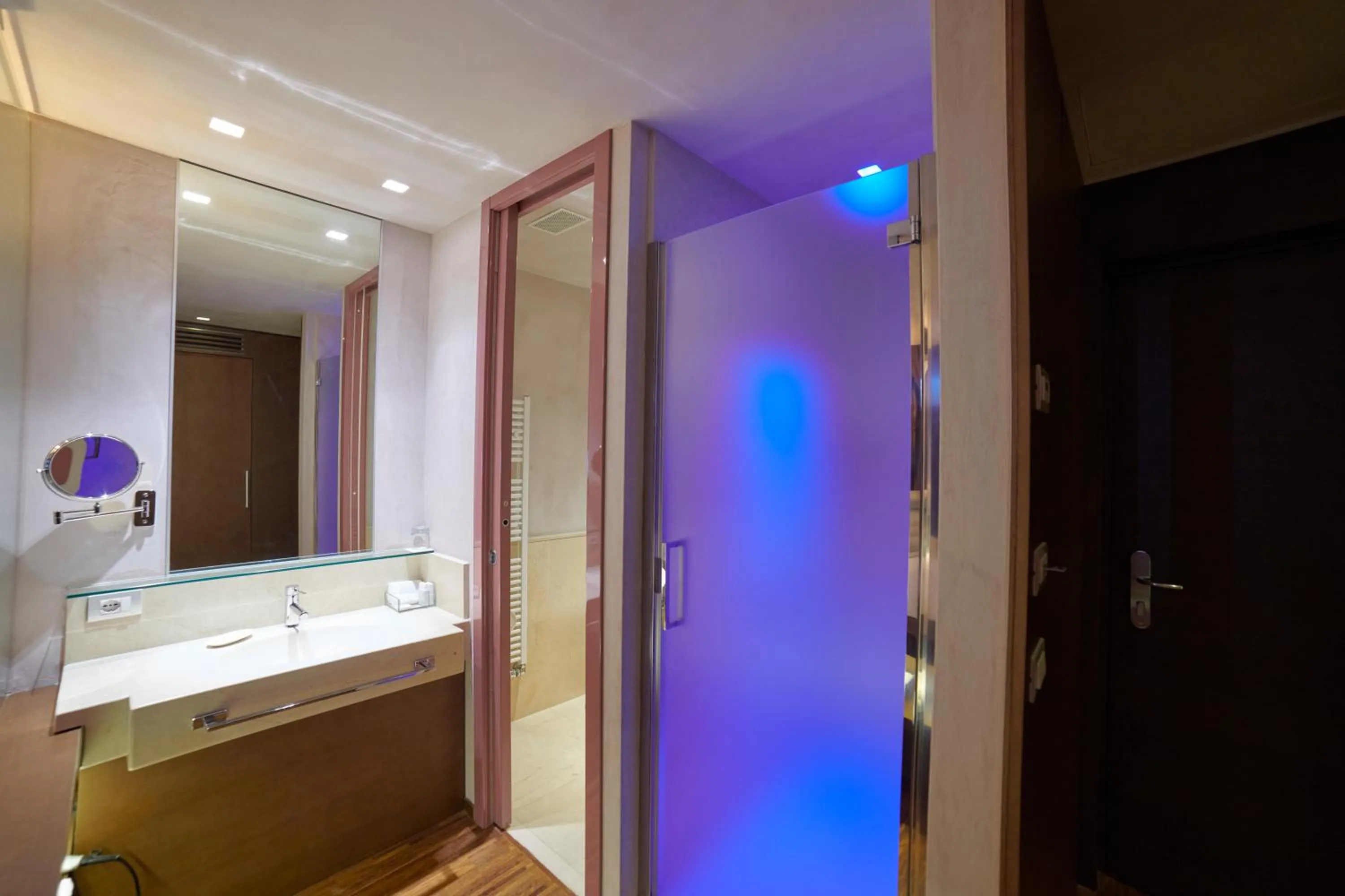 Shower in San Paolo Hotel