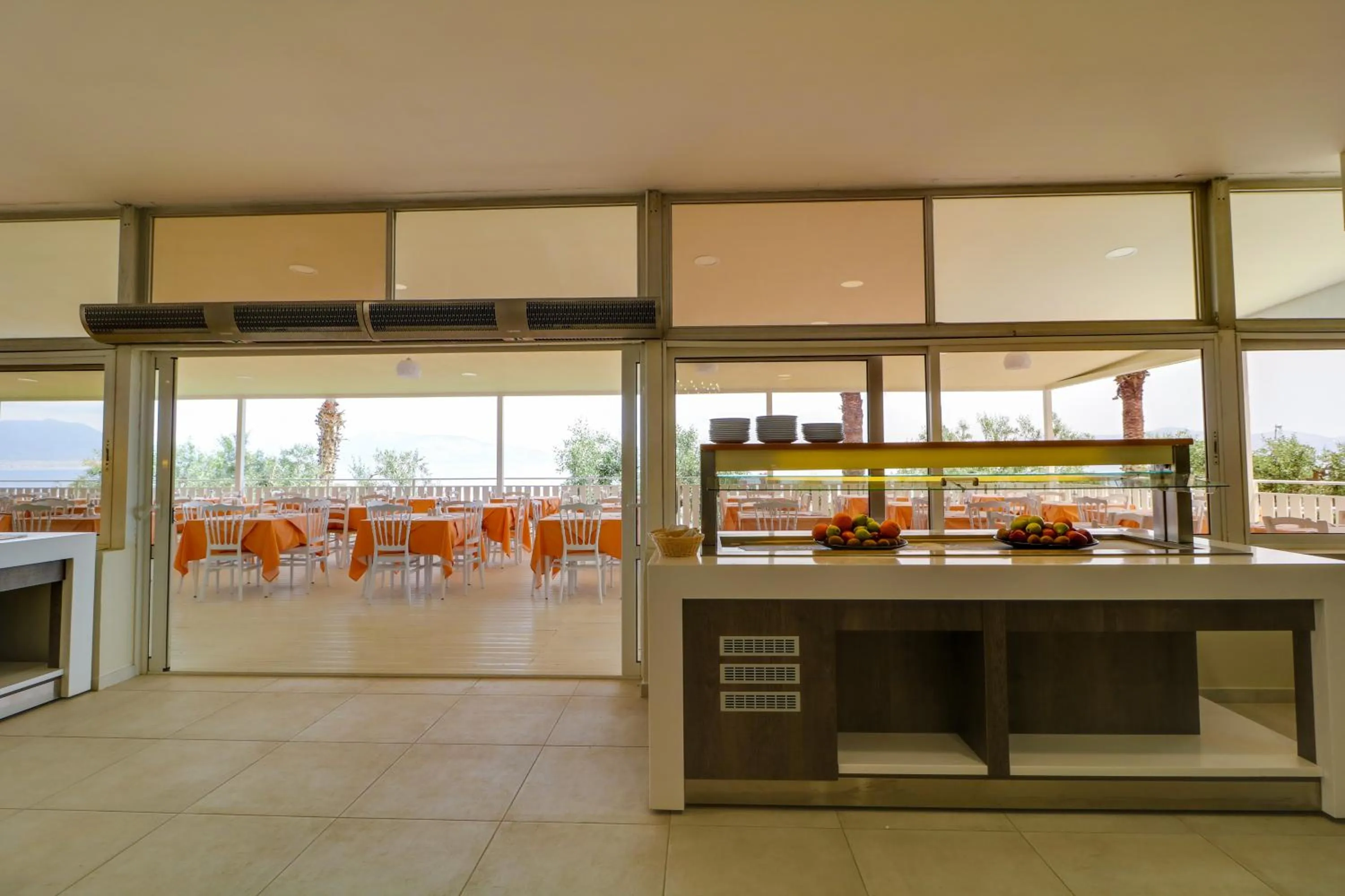 Restaurant/places to eat in Calamos Beach Family Club