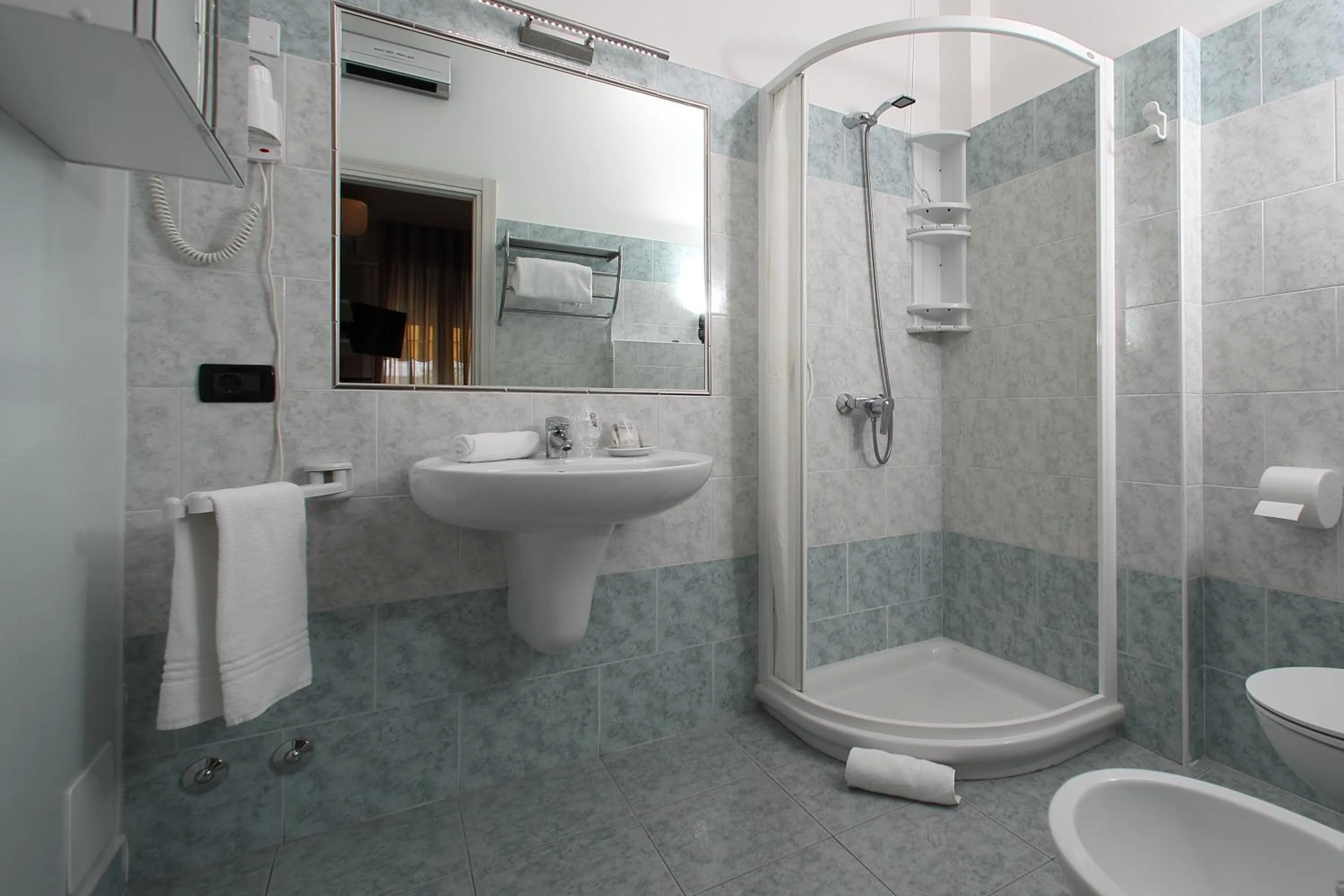 Shower in Hotel Campanello