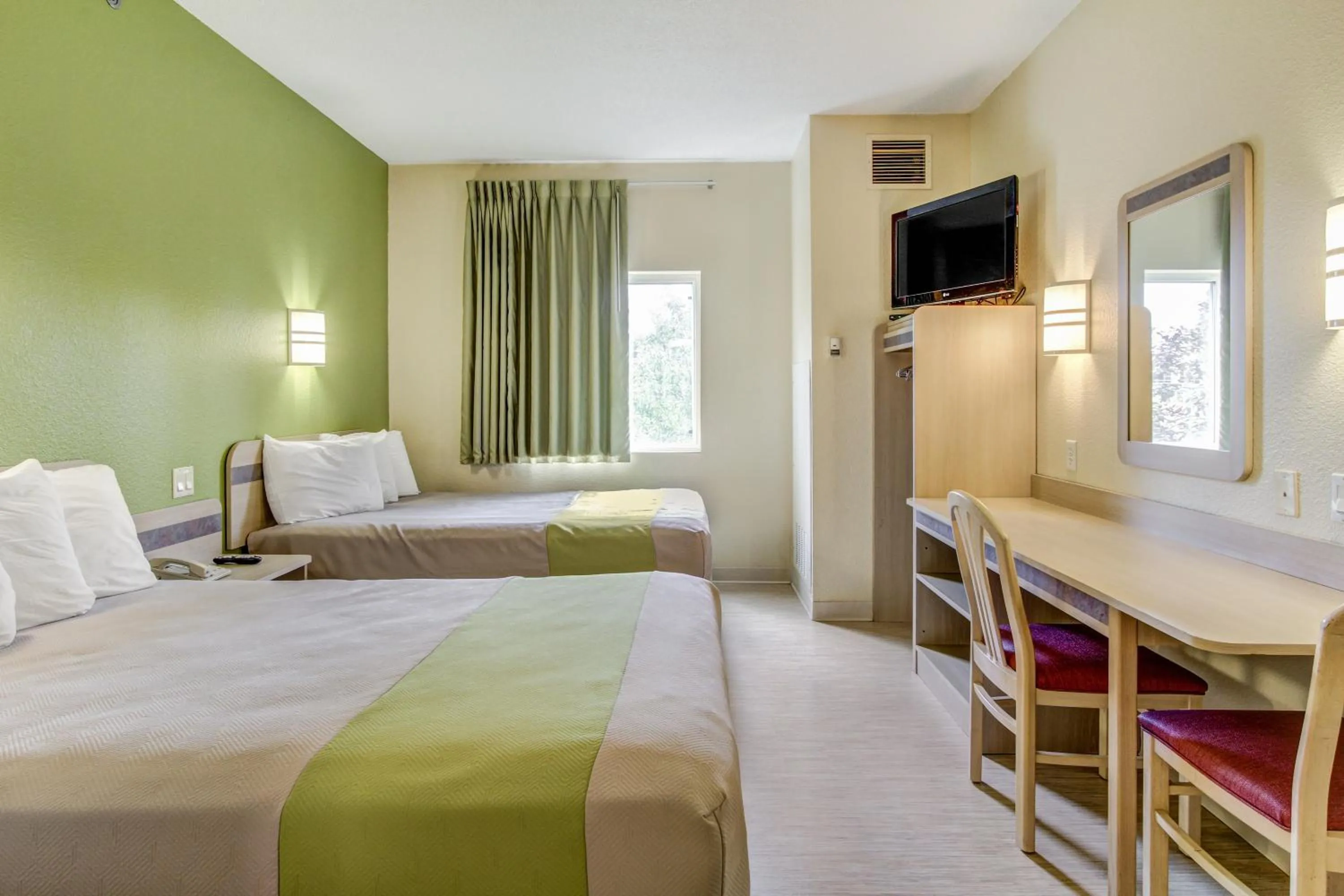 Bedroom, Bed in Motel 6-Medina, OH - Cleveland