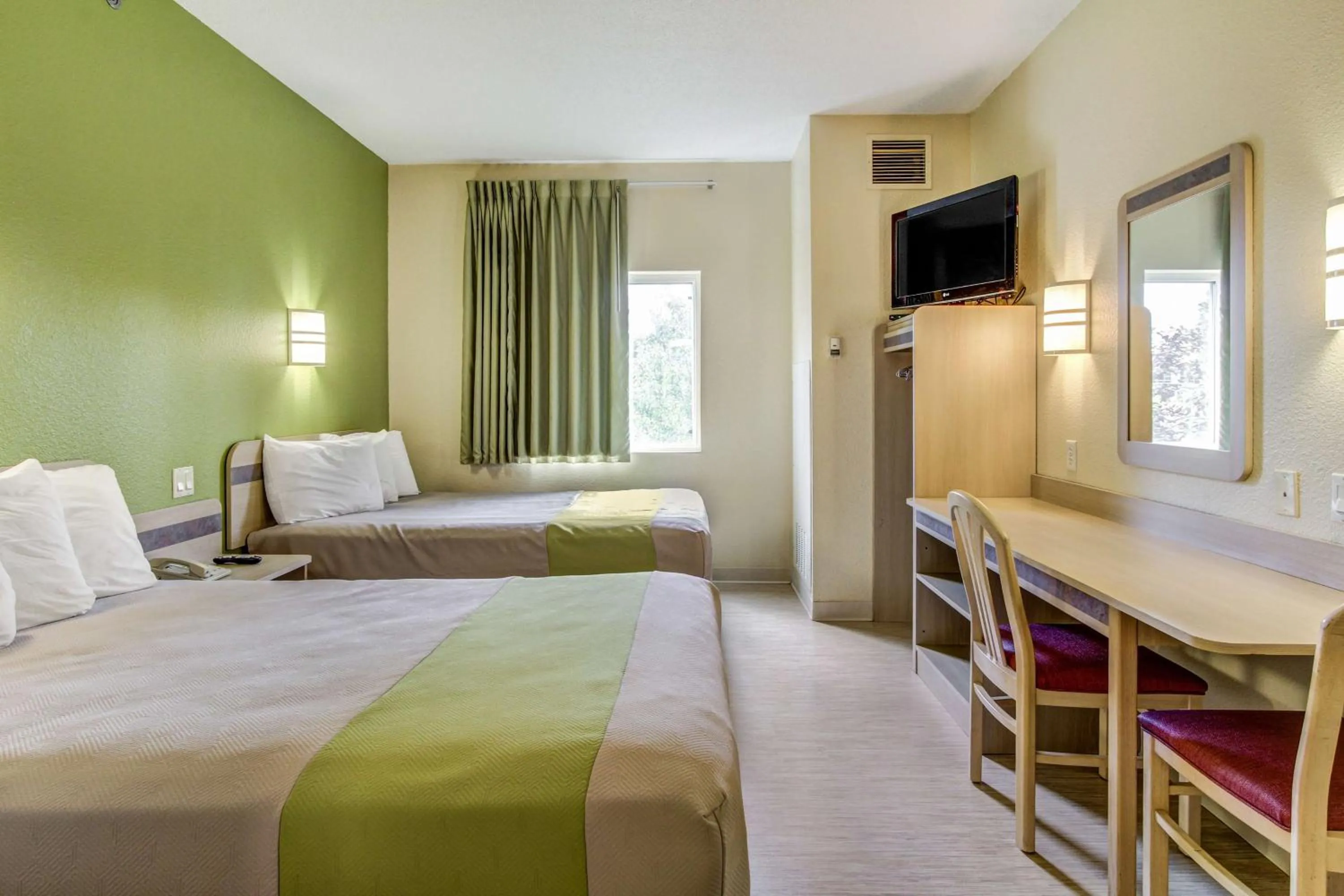 Photo of the whole room, Bed in Motel 6-Medina, OH - Cleveland