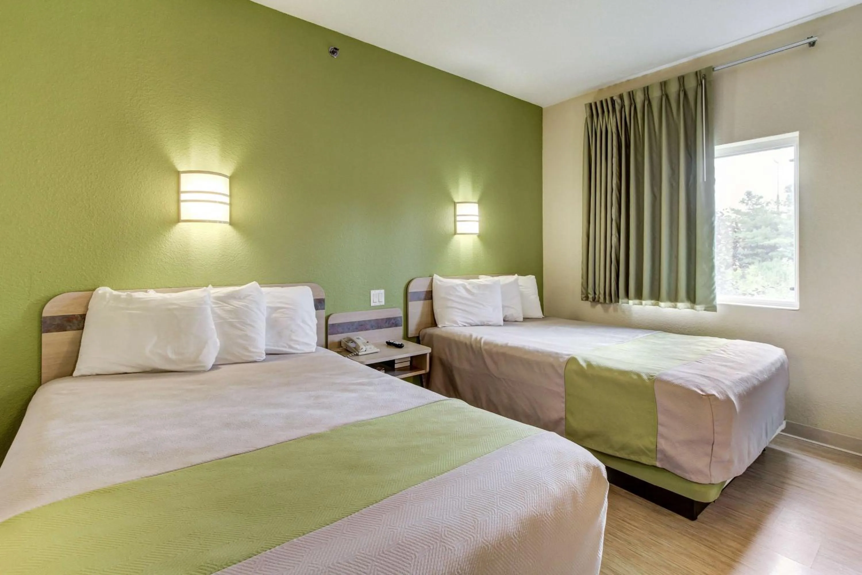 Photo of the whole room, Bed in Motel 6-Medina, OH - Cleveland