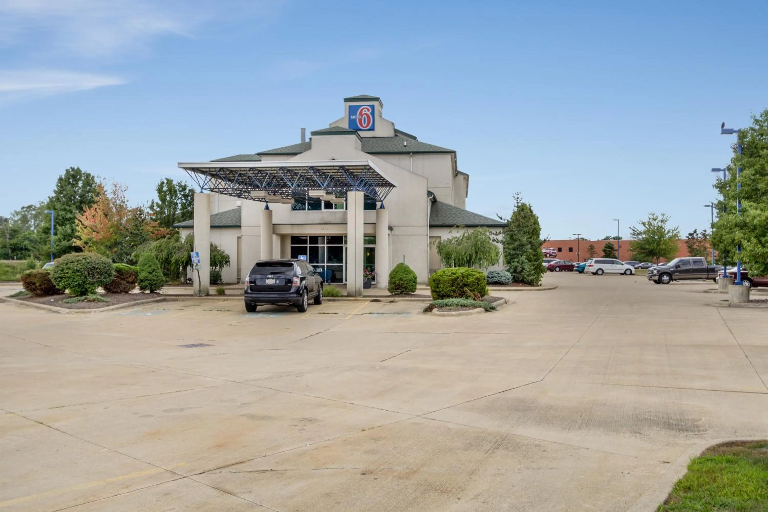 Bedroom in Motel 6-Medina, OH - Cleveland