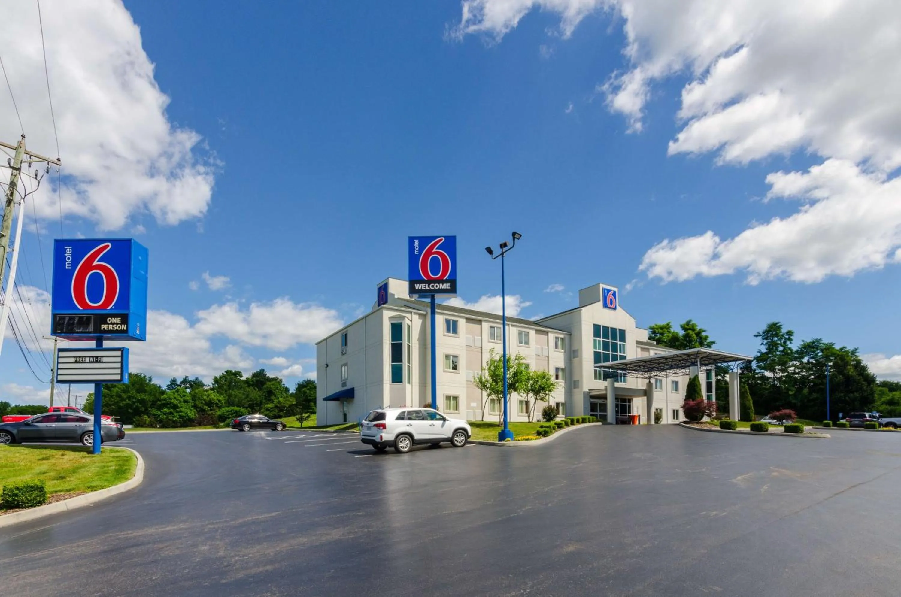 Property building in Motel 6-Bristol, VA