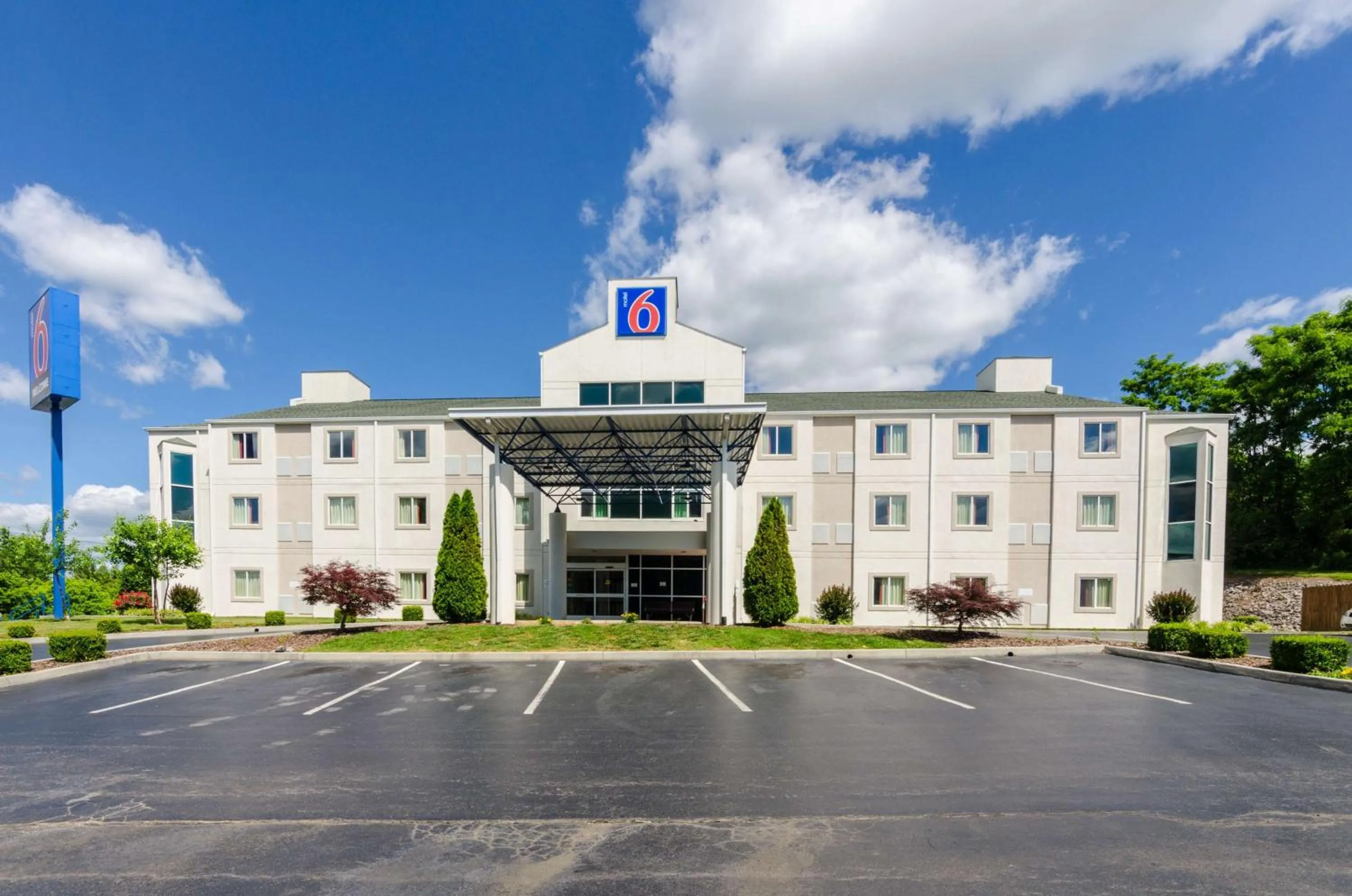 Property building in Motel 6-Bristol, VA