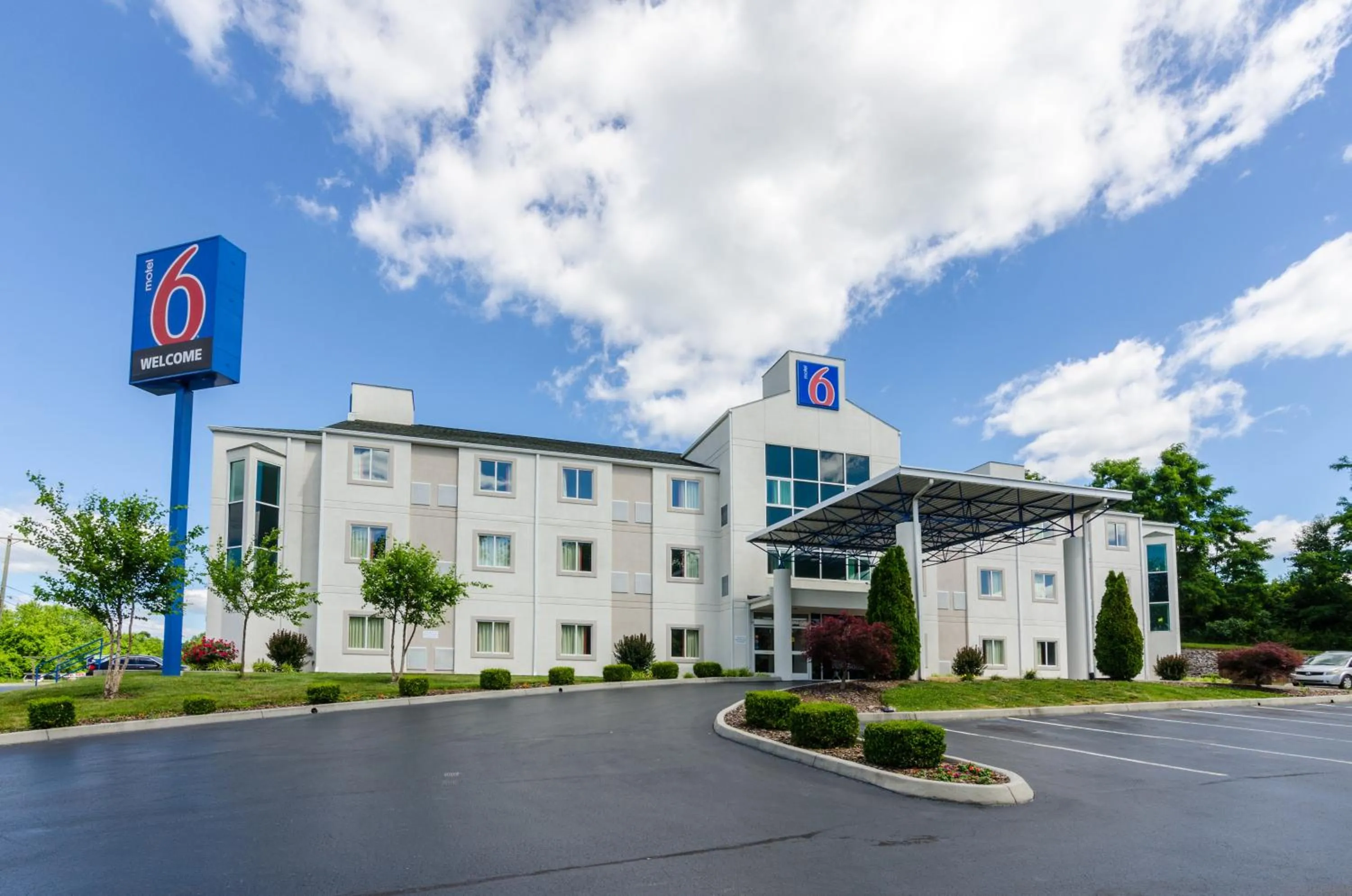 Facade/entrance in Motel 6-Bristol, VA