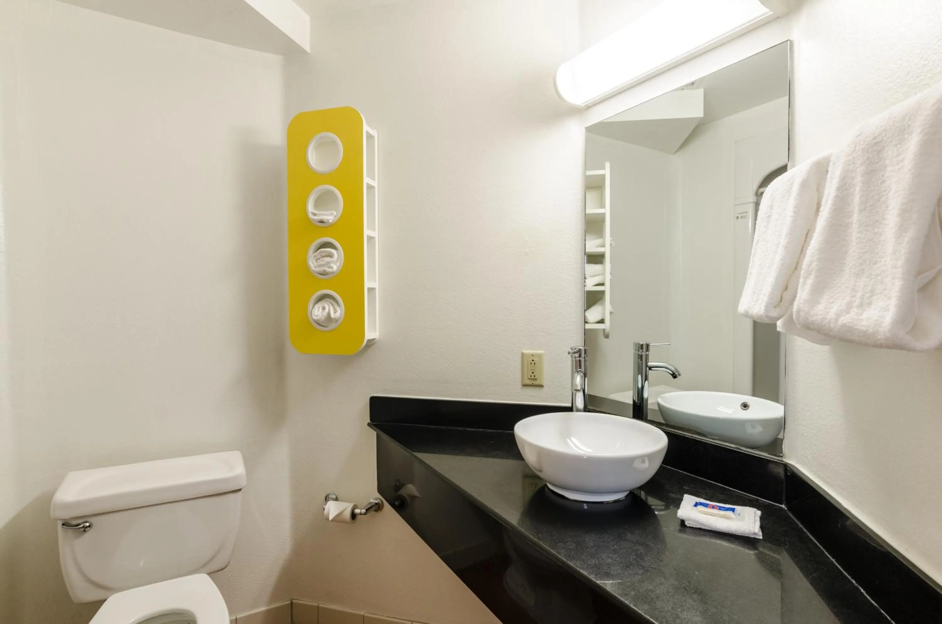 Bedroom in Motel 6-Bristol, VA