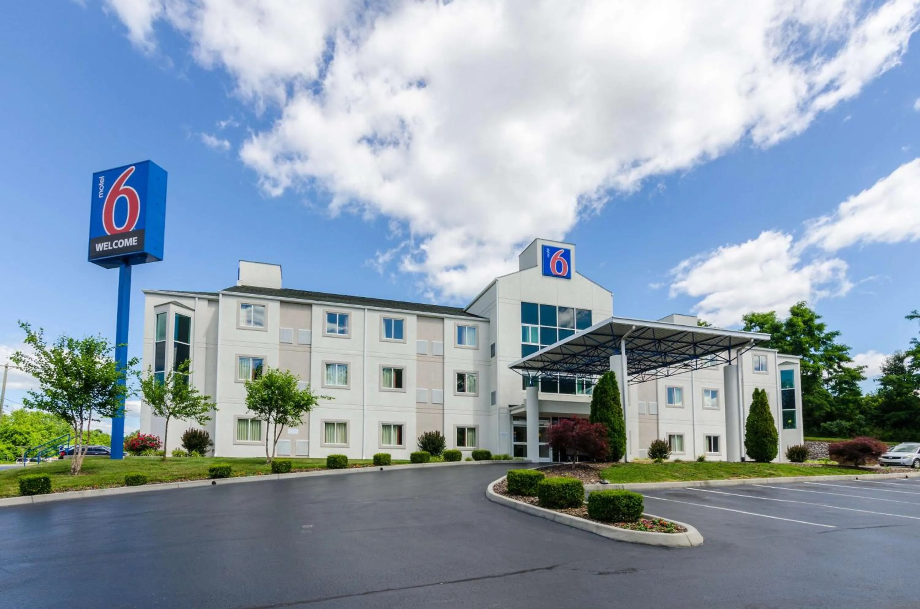 Property building in Motel 6-Bristol, VA