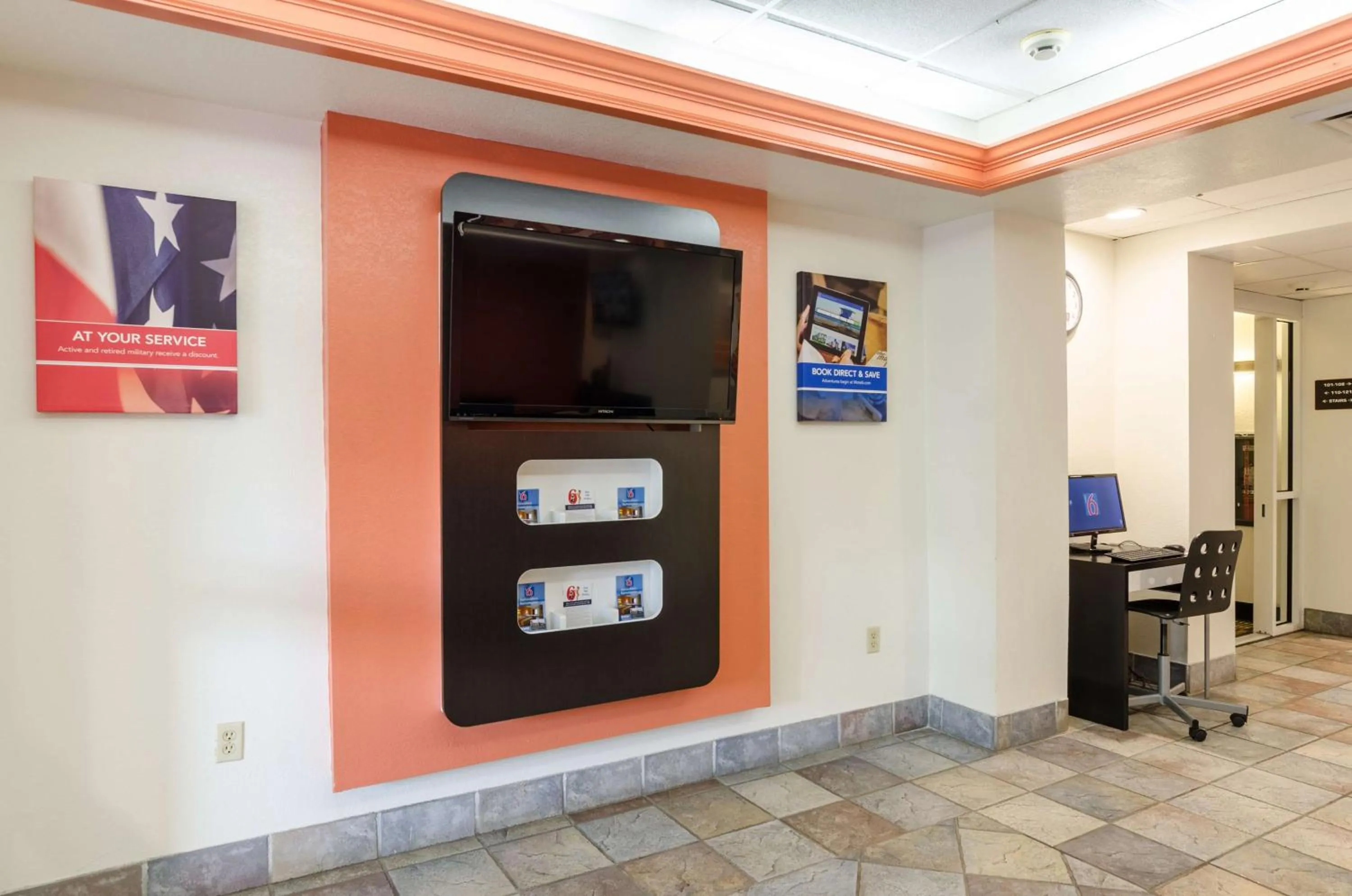 Lobby or reception in Motel 6-Bristol, VA