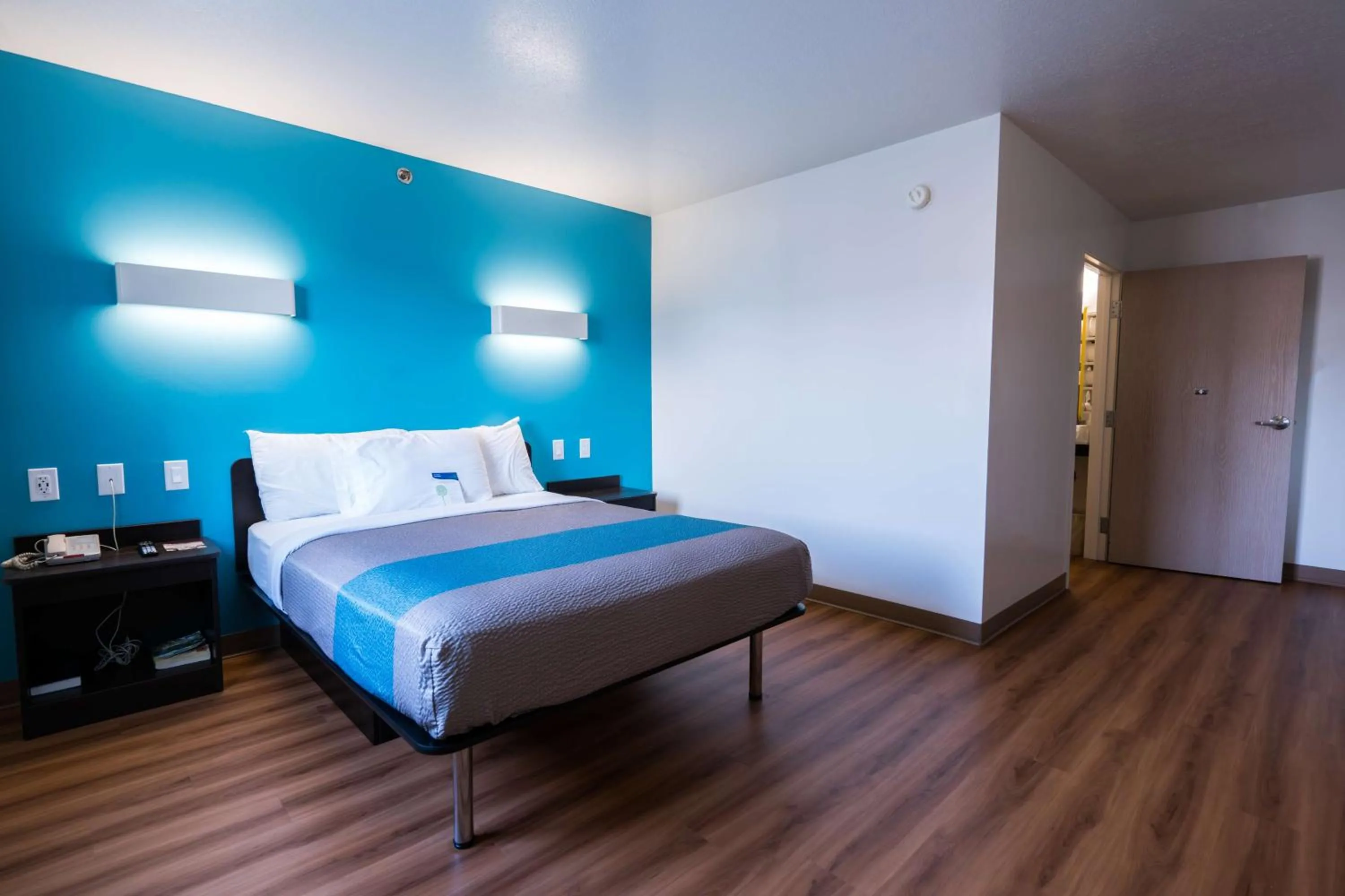 Photo of the whole room, Bed in Motel 6-Pottstown, PA