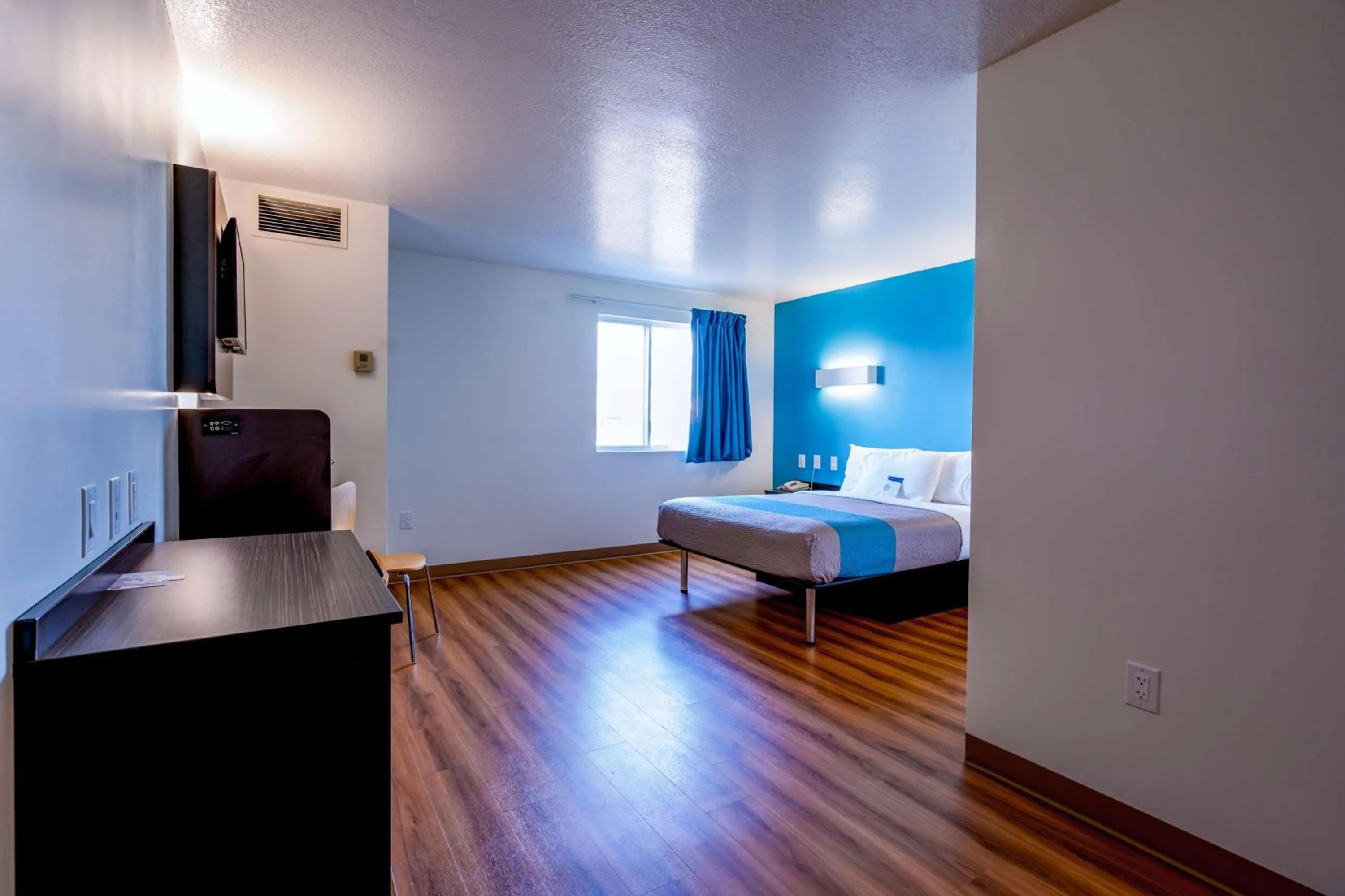 Photo of the whole room, Bed in Motel 6-Pottstown, PA