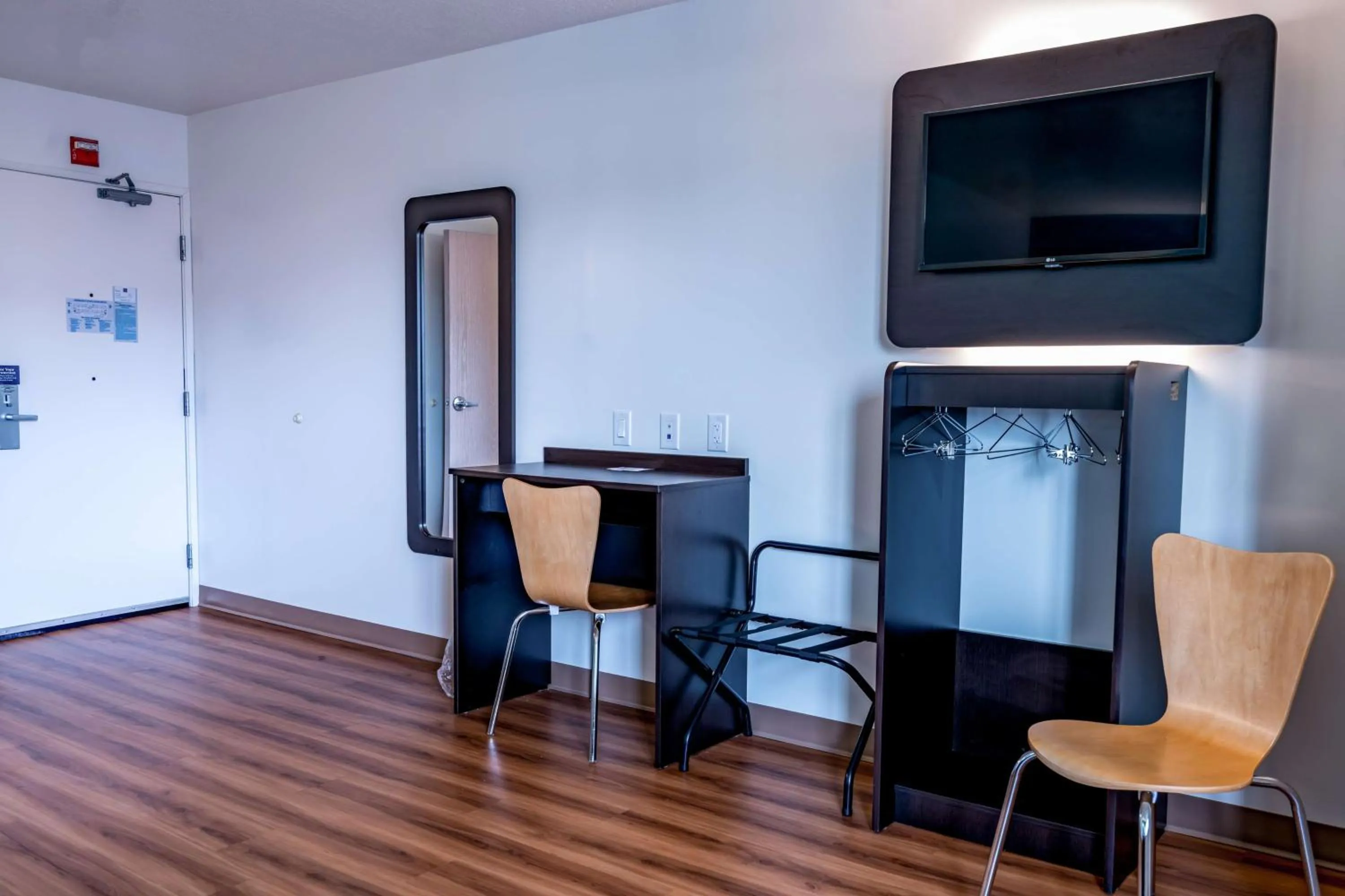 Photo of the whole room in Motel 6-Pottstown, PA