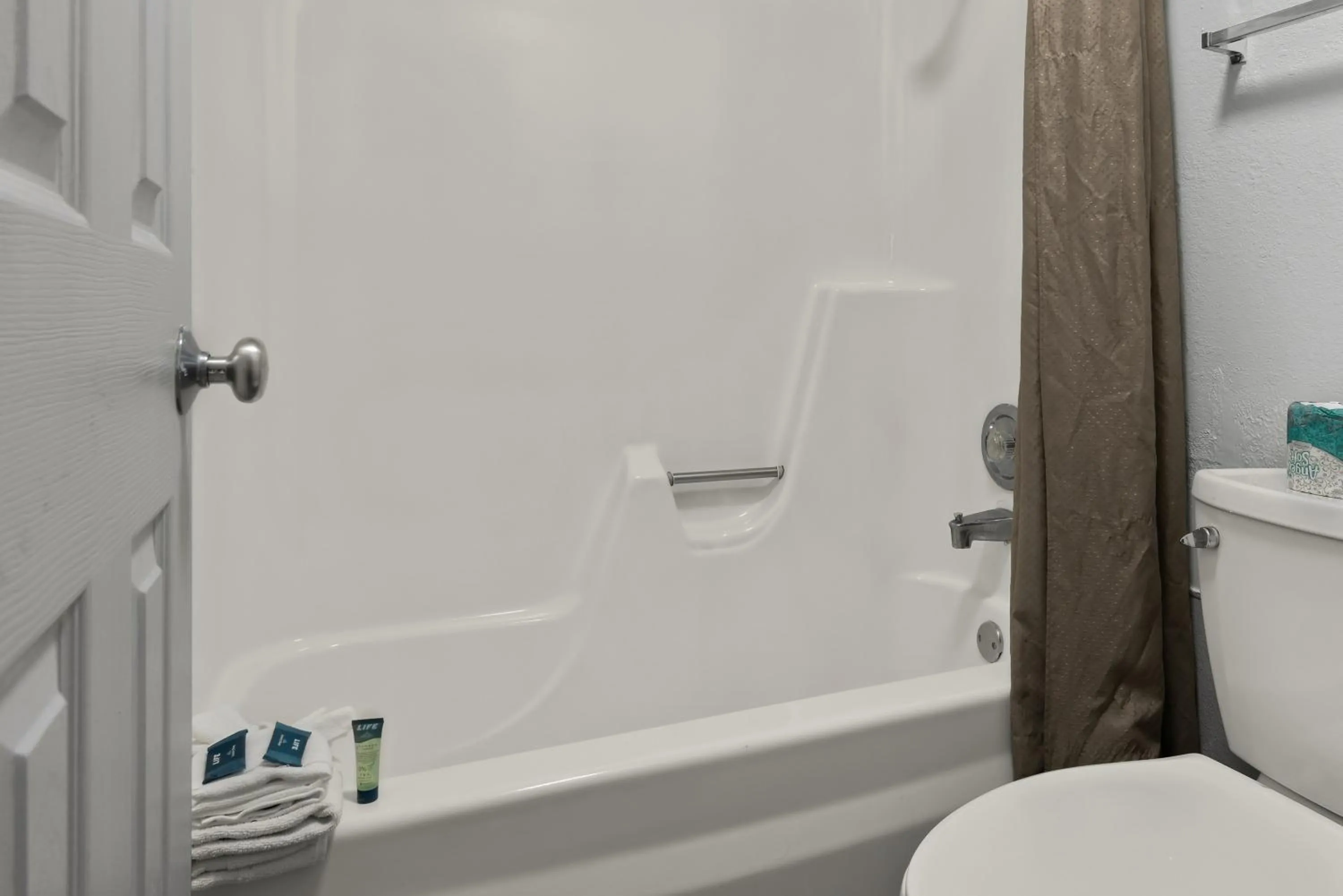 Toilet in Americas Best Value Inn Bangor