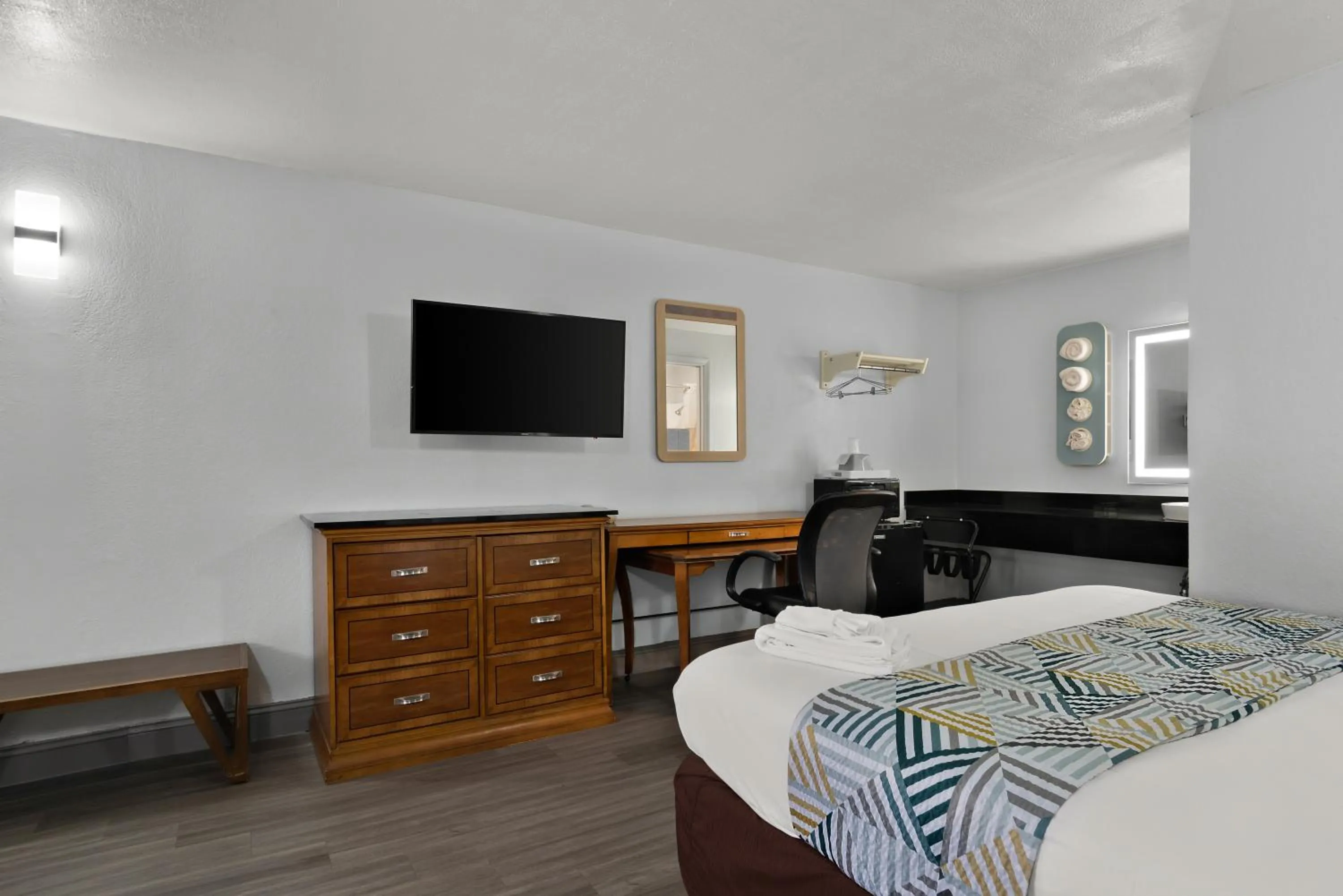 Bed in Americas Best Value Inn Bangor