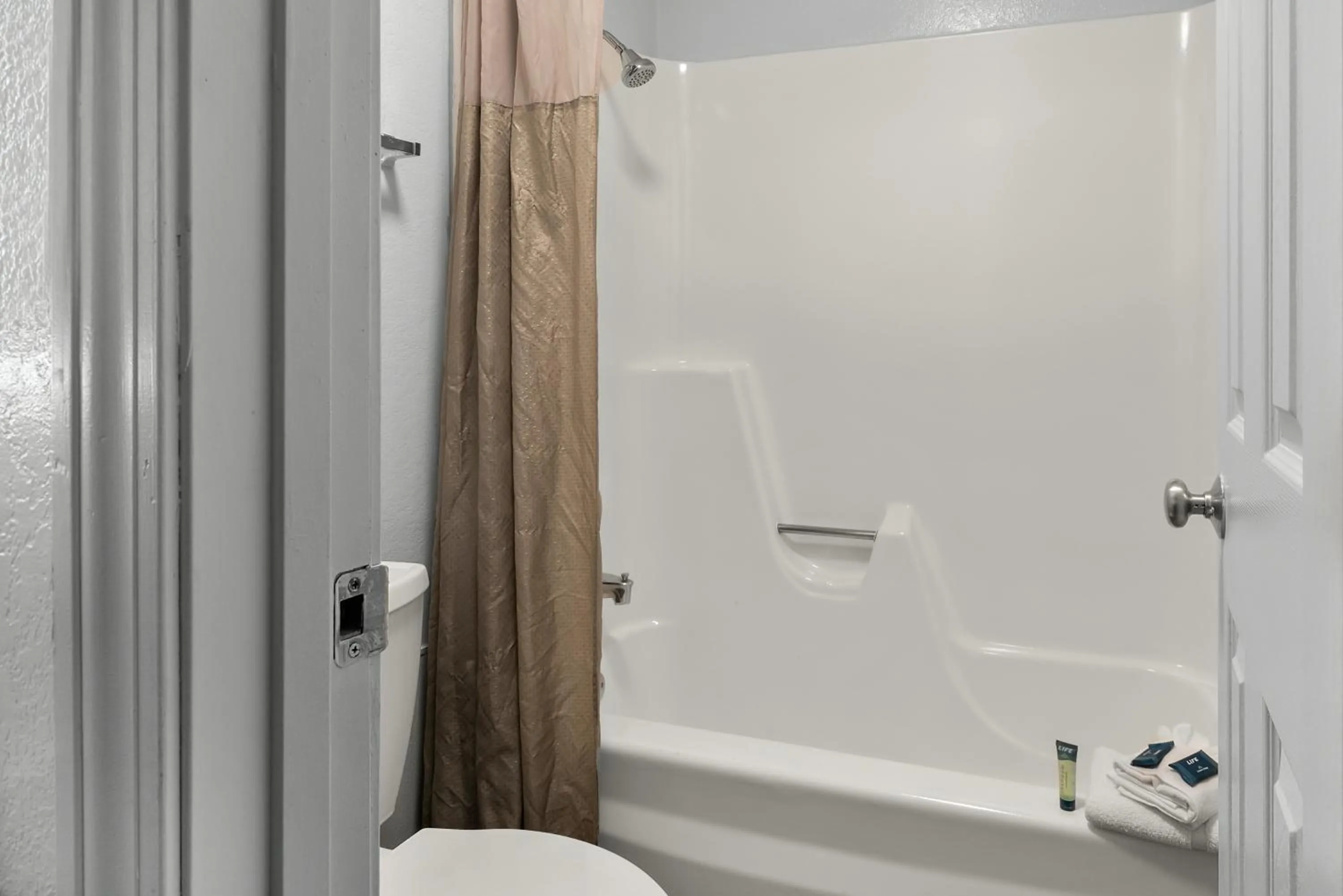 Shower in Americas Best Value Inn Bangor