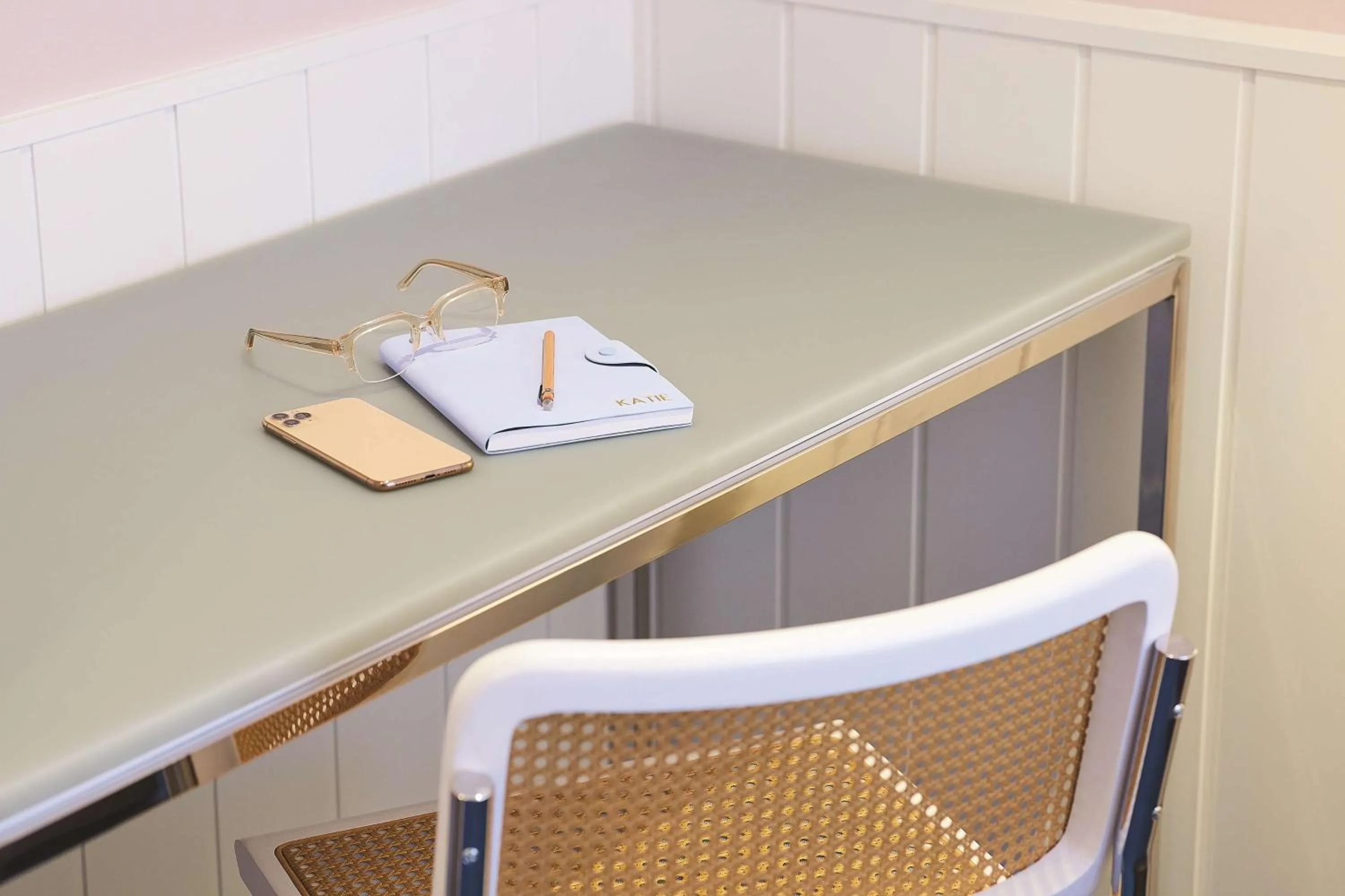 hair dresser in Adina Apartment Hotel Chippendale