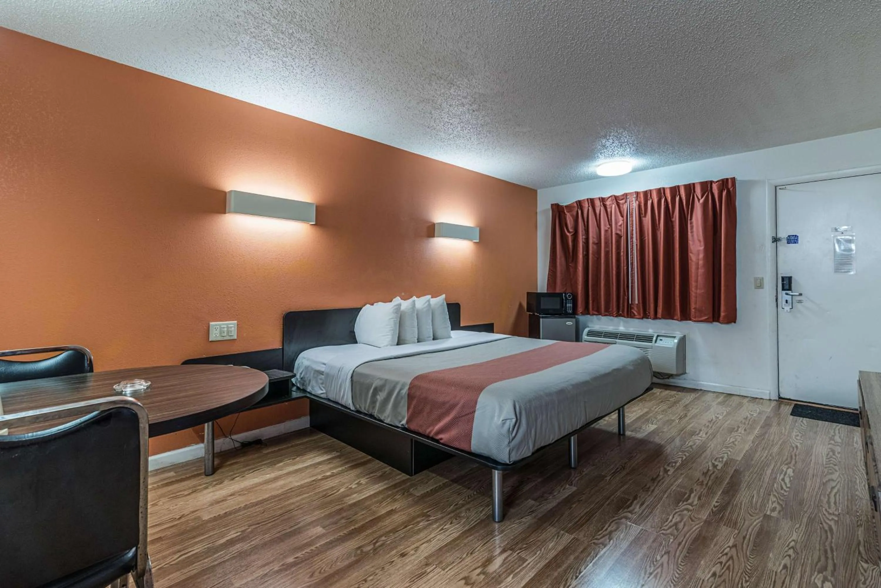 TV and multimedia, Bed in MOTEL 6 - Albany, NY - Airport