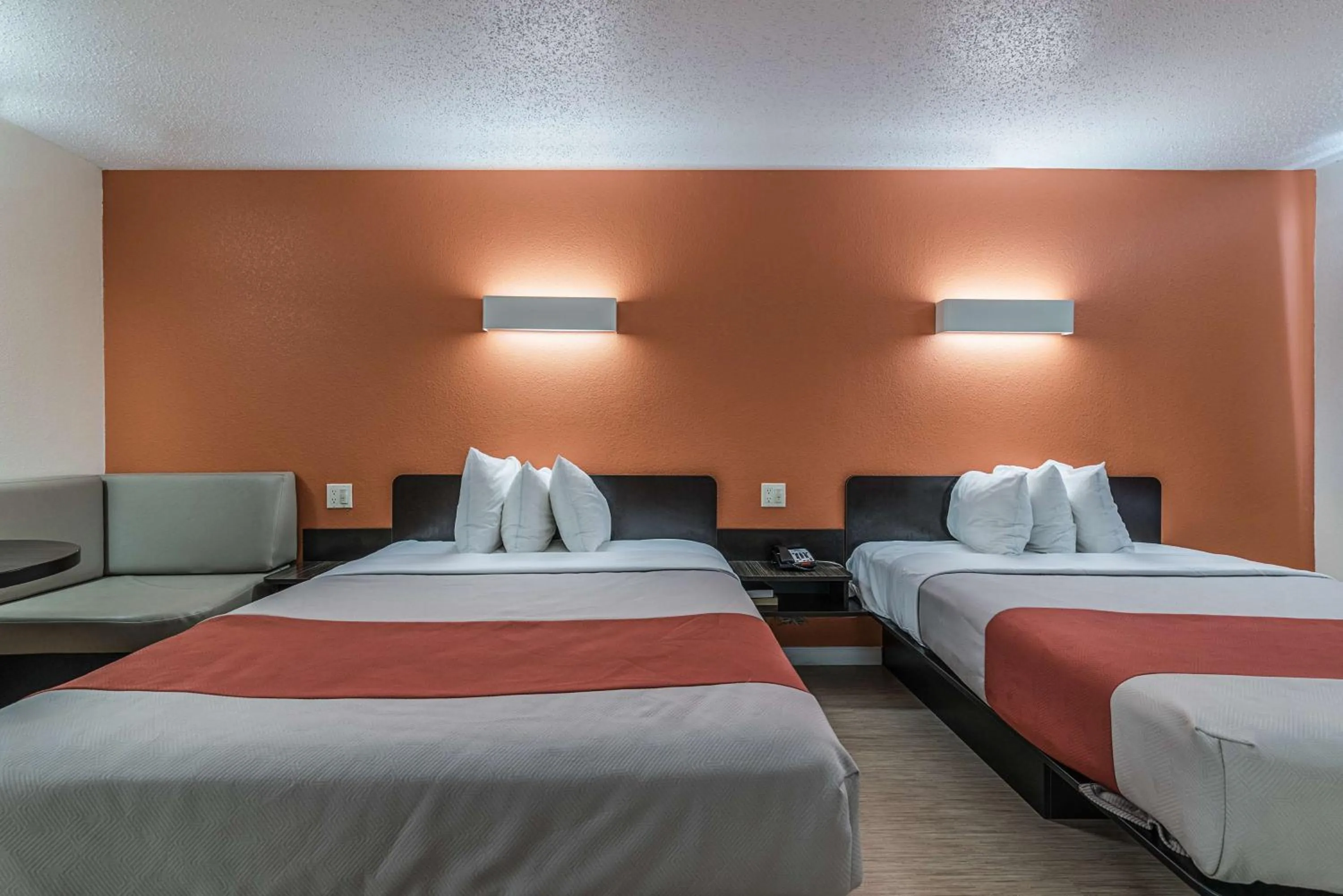 TV and multimedia, Bed in MOTEL 6 - Albany, NY - Airport