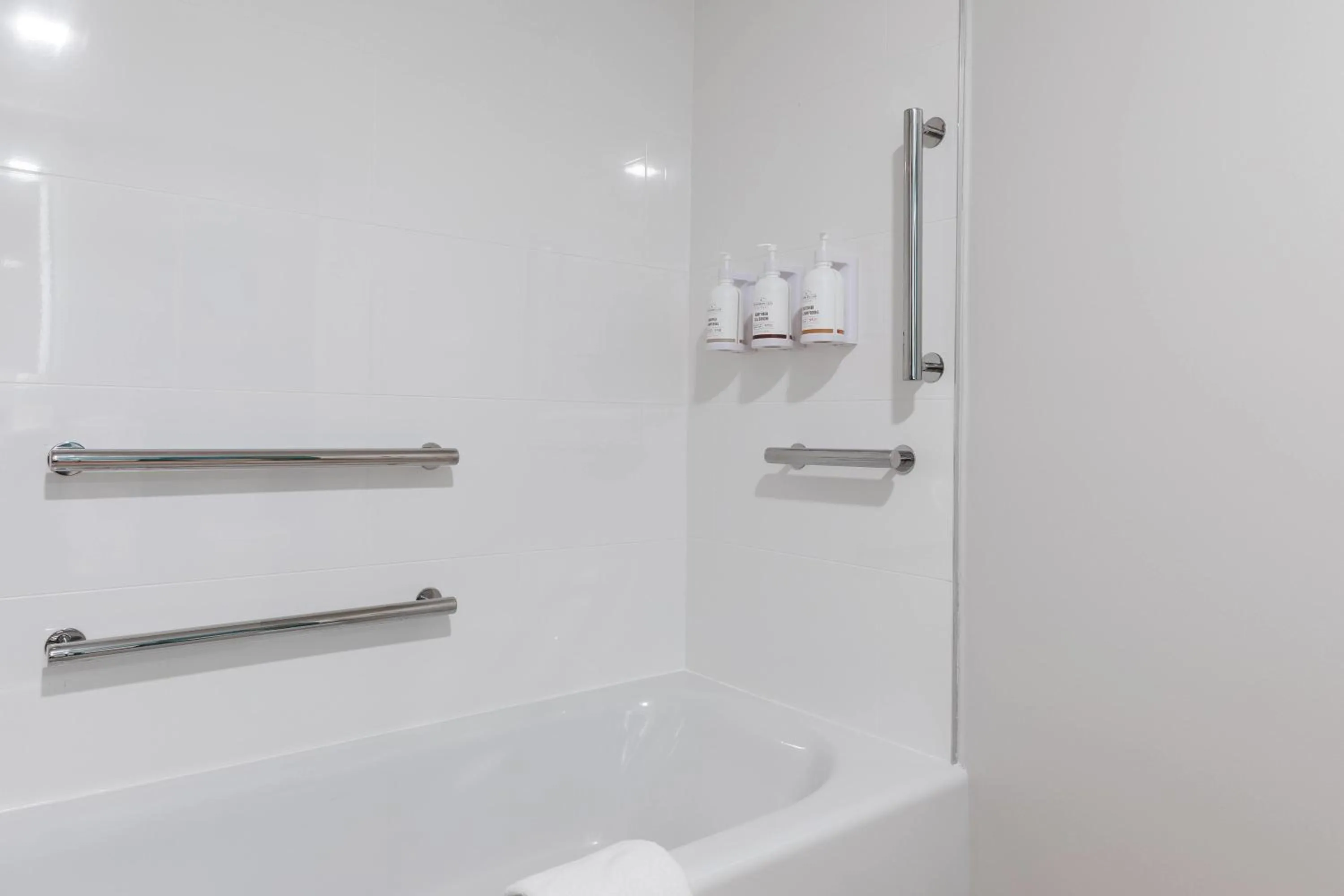 Bathroom in Wingate by Wyndham Geneva at SPIRE Academy