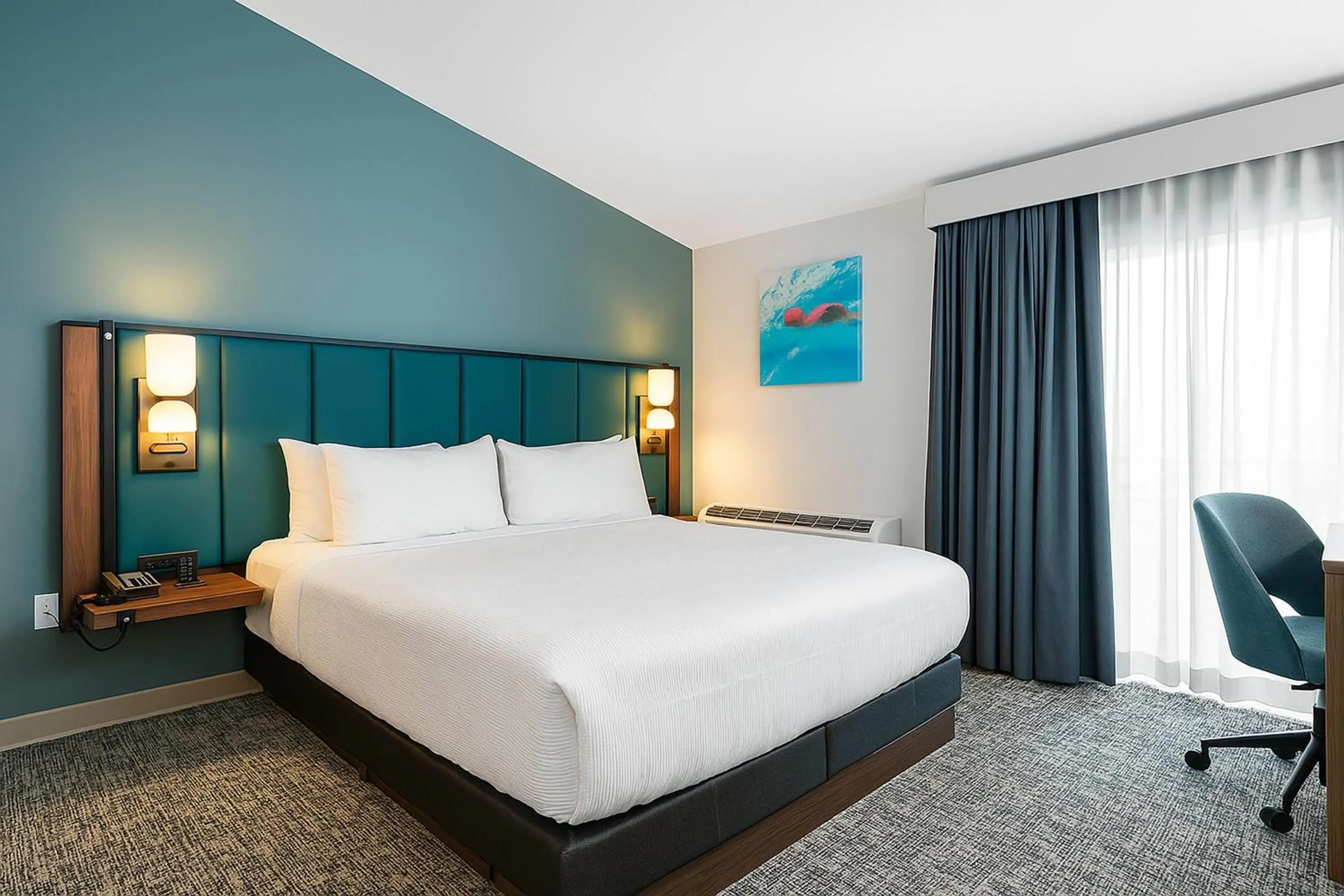 Photo of the whole room, Bed in Wingate by Wyndham Geneva at SPIRE Academy