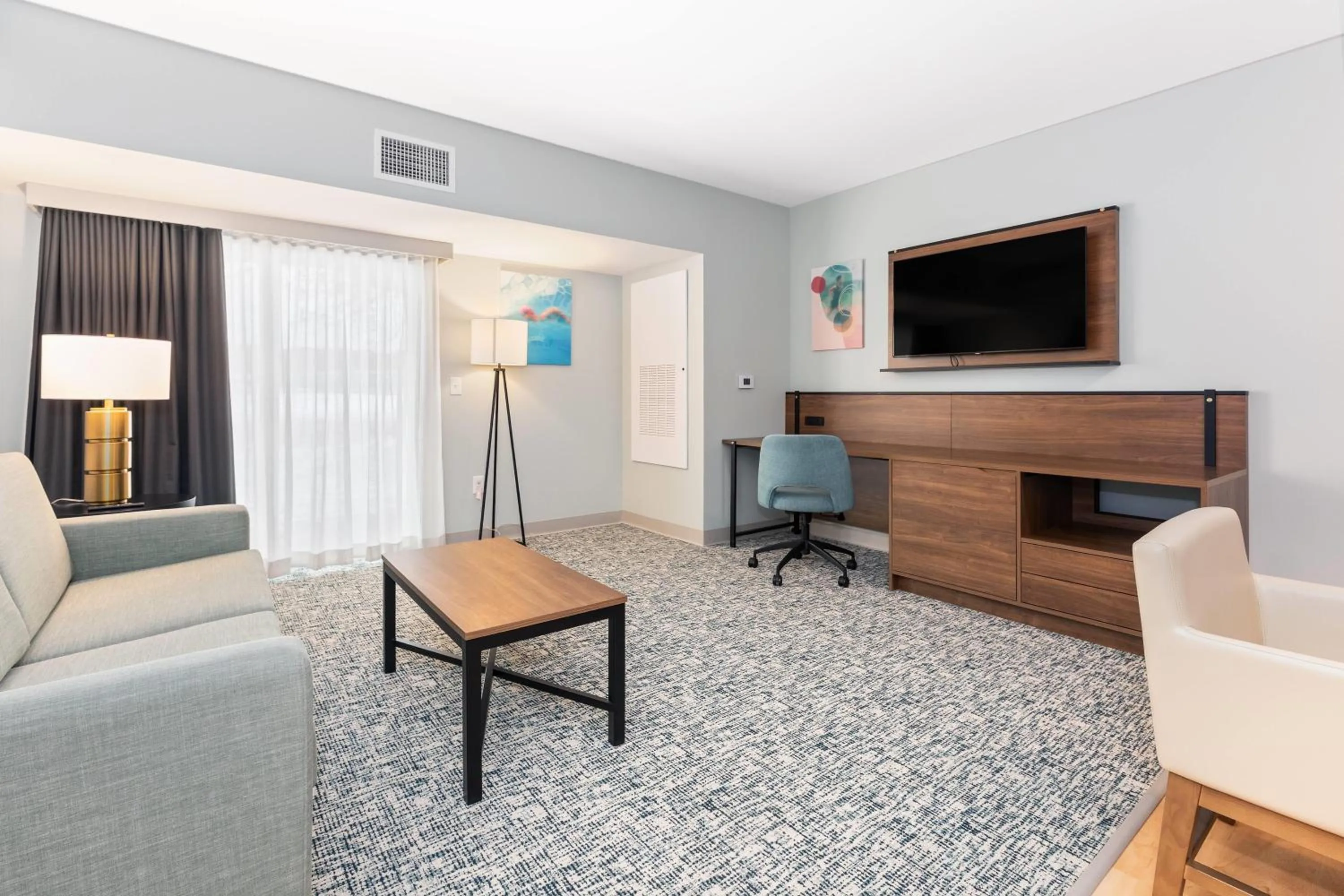 Photo of the whole room in Wingate by Wyndham Geneva at SPIRE Academy