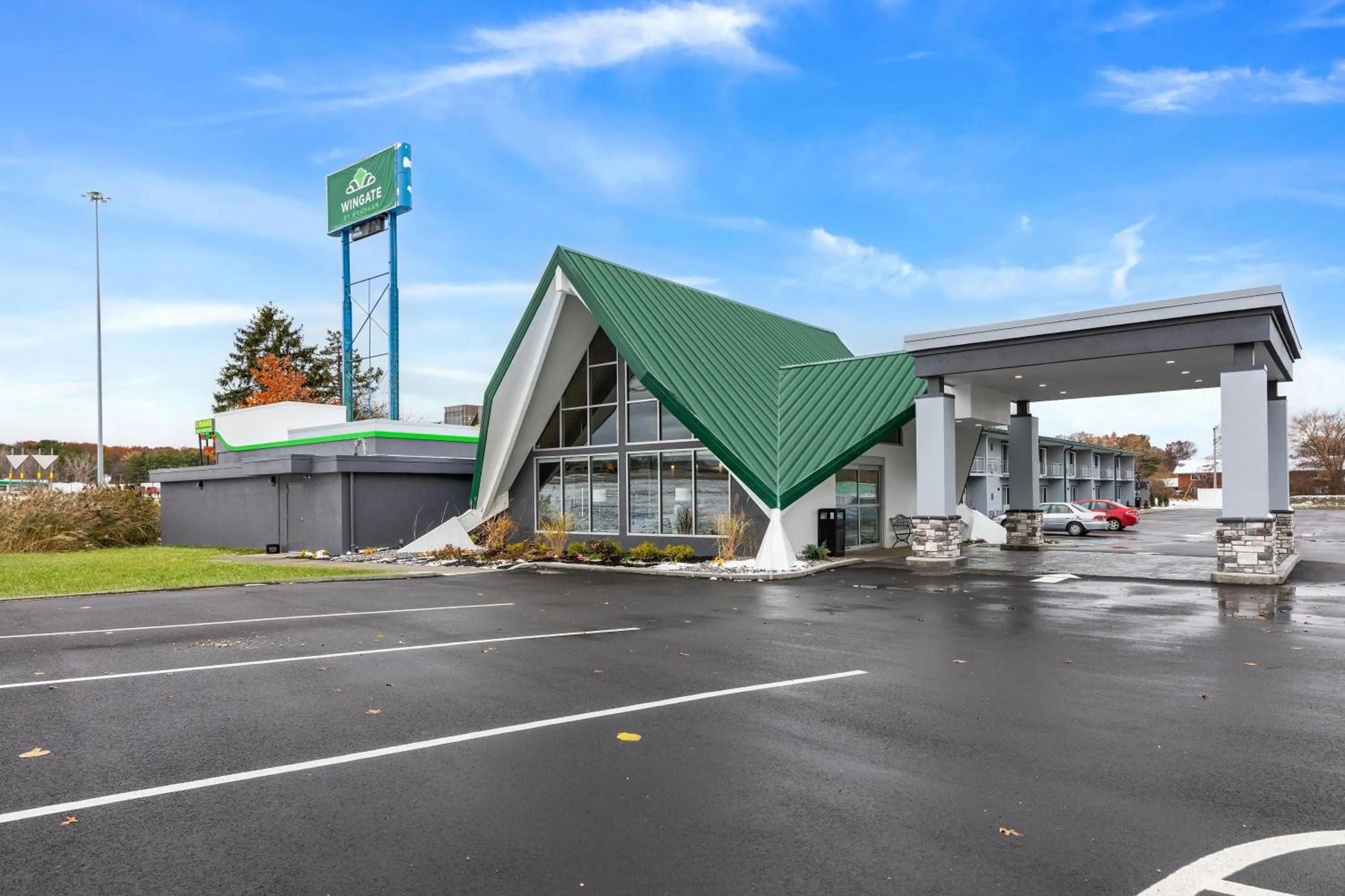 Property building in Wingate by Wyndham Geneva at SPIRE Academy