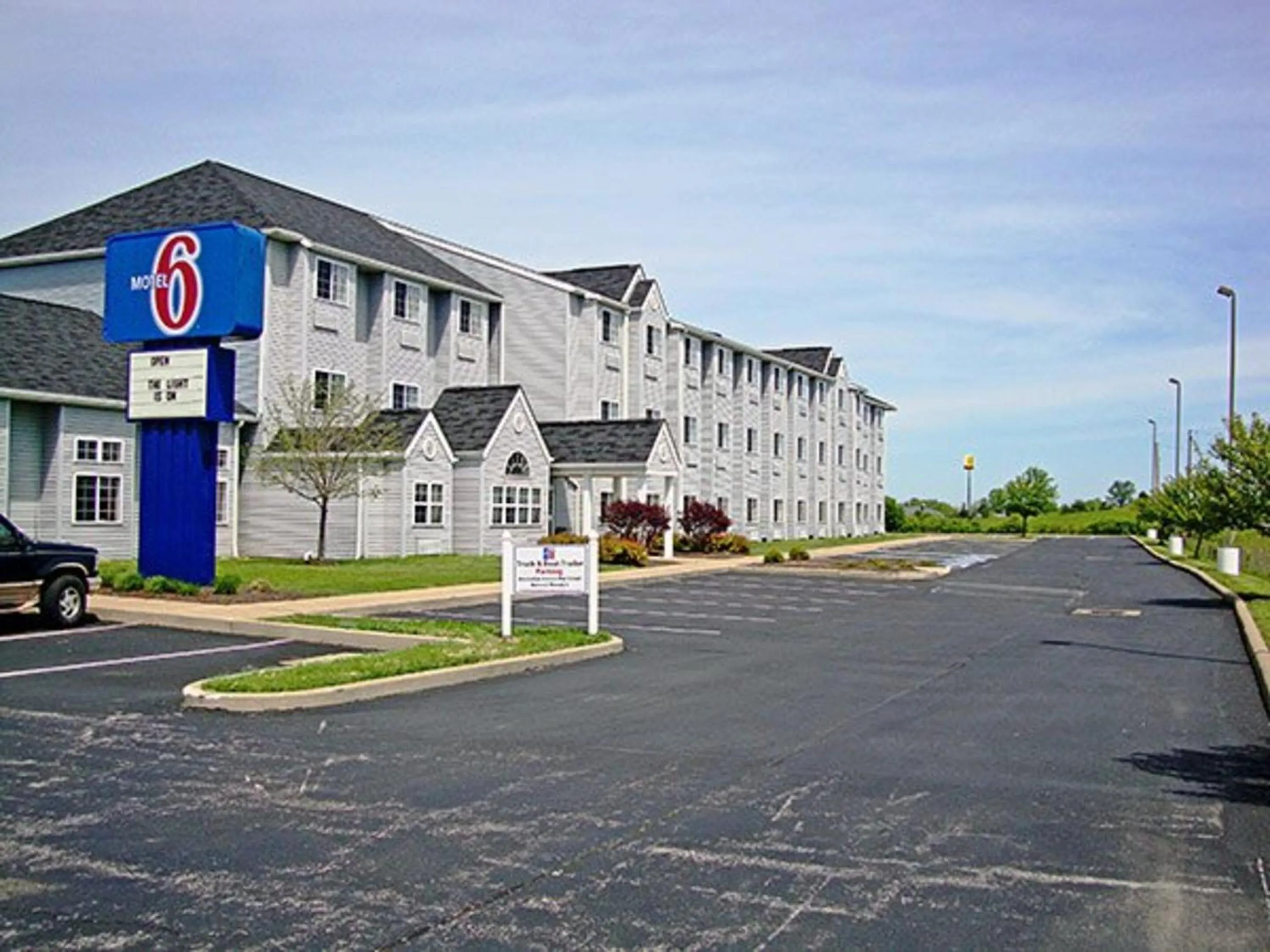 Property building in Motel 6-Huron, OH - Sandusky