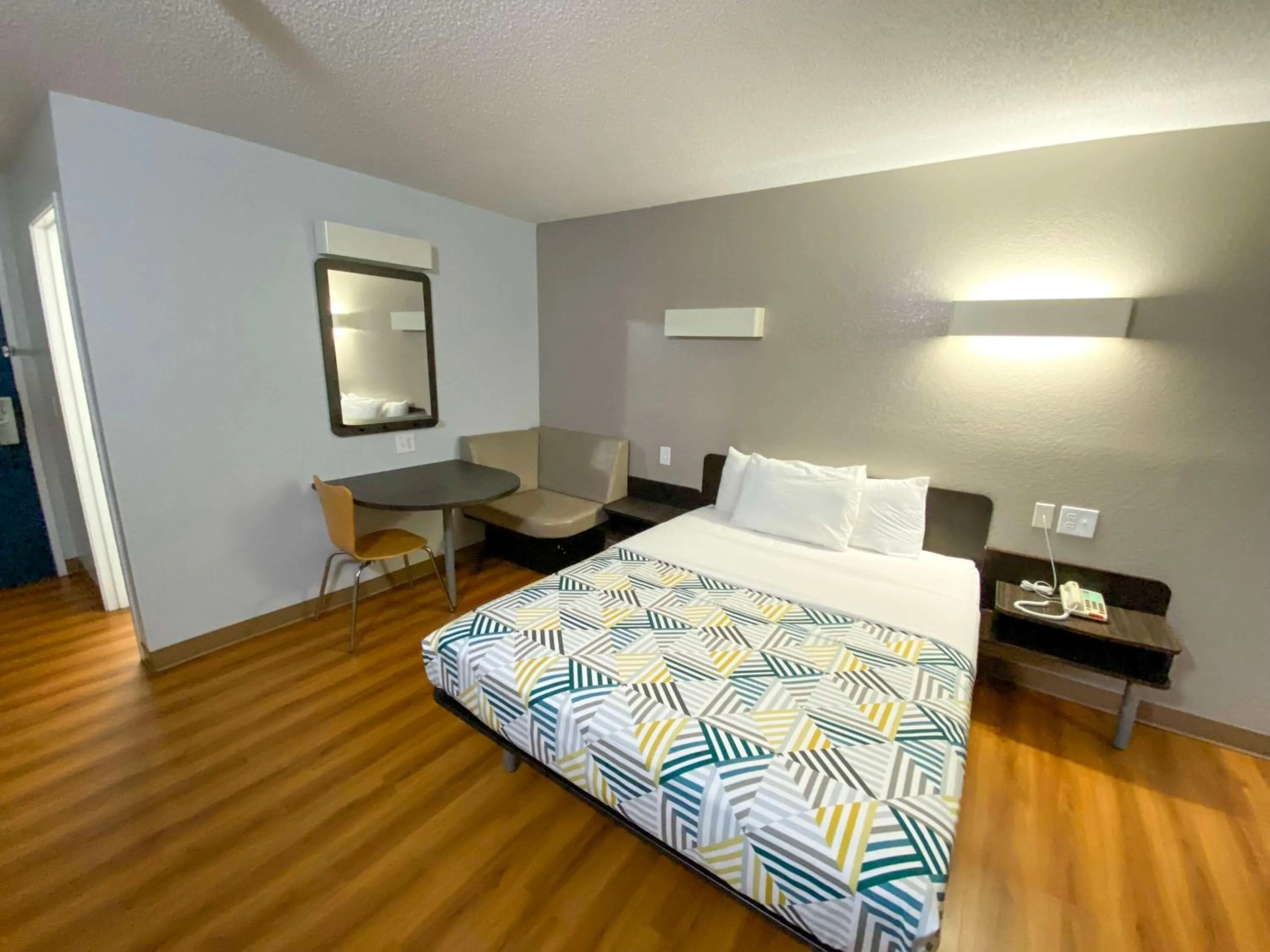 Bedroom, Bed in Motel 6-Salisbury, MD