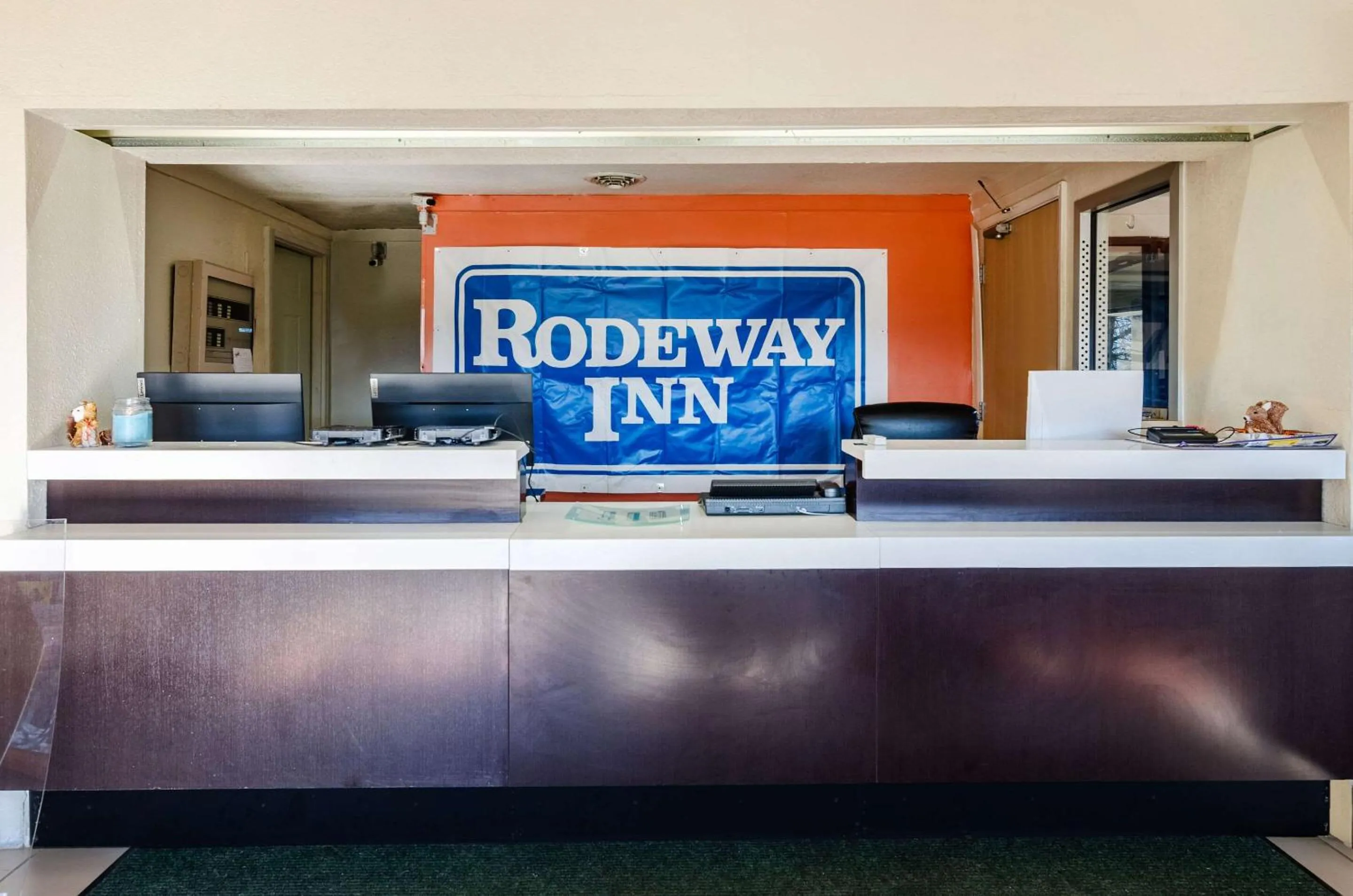 Lobby or reception in Rodeway Inn