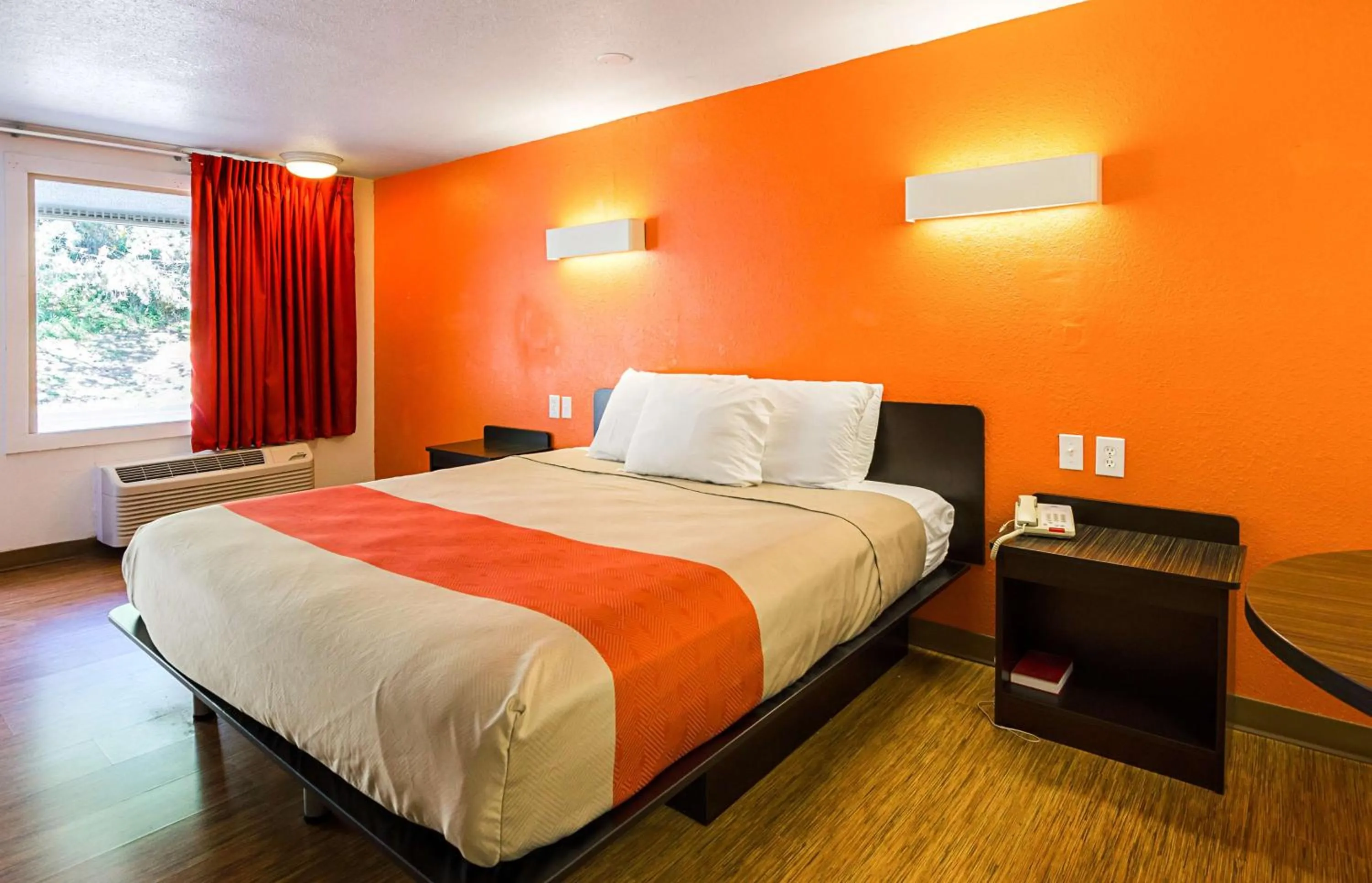 Photo of the whole room in Rodeway Inn