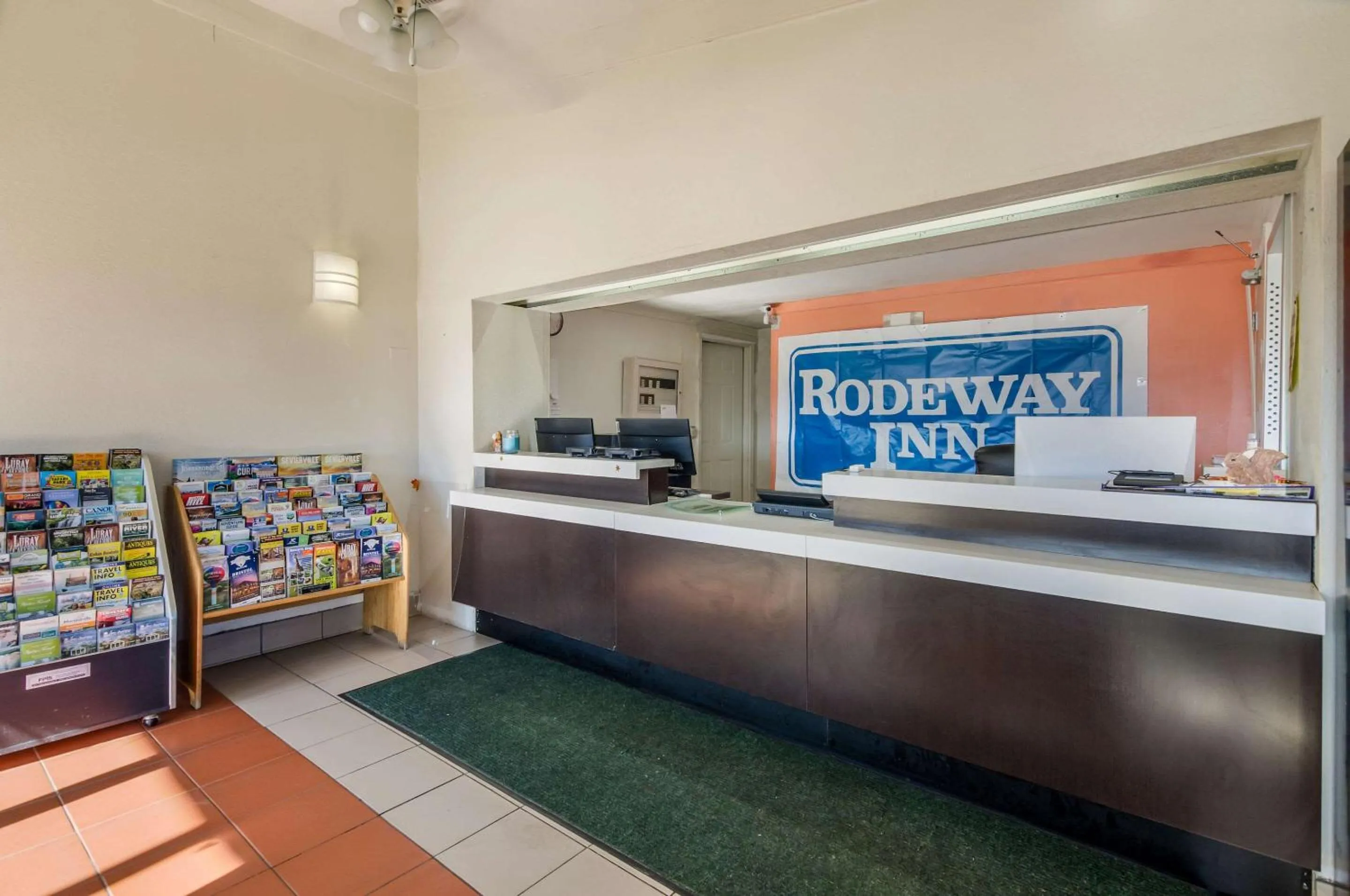 Lobby or reception in Rodeway Inn