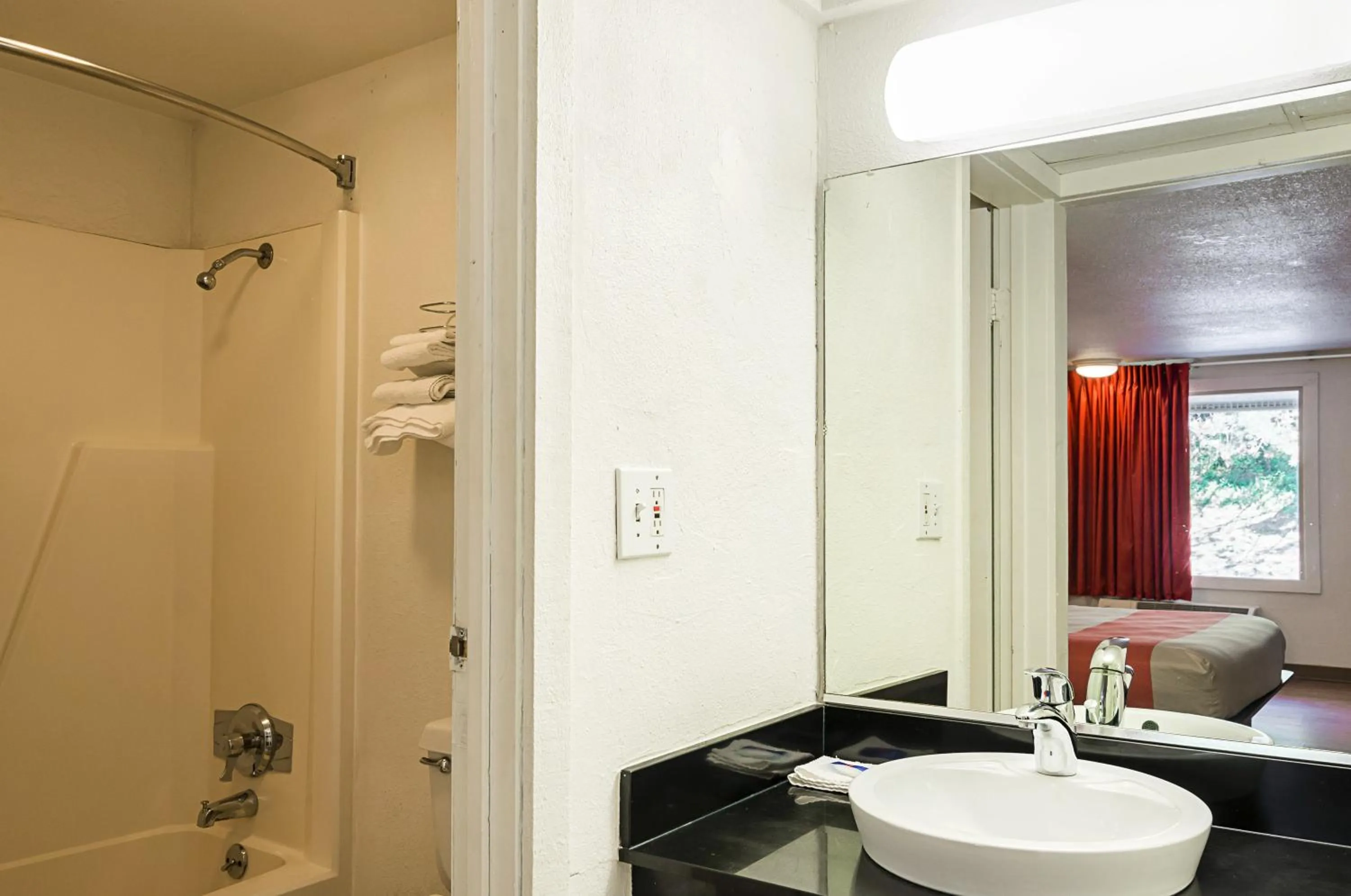 Bathroom in Rodeway Inn