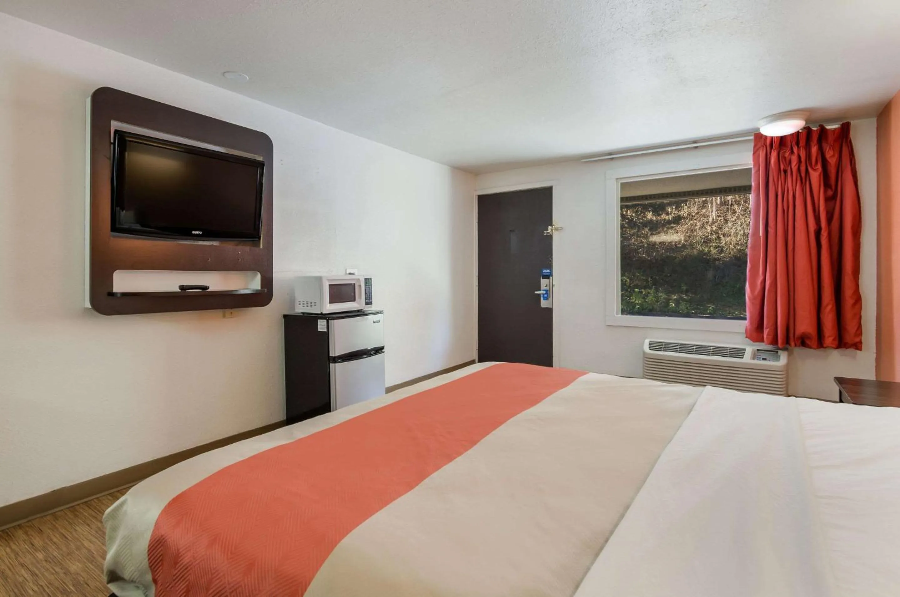 Photo of the whole room in Rodeway Inn