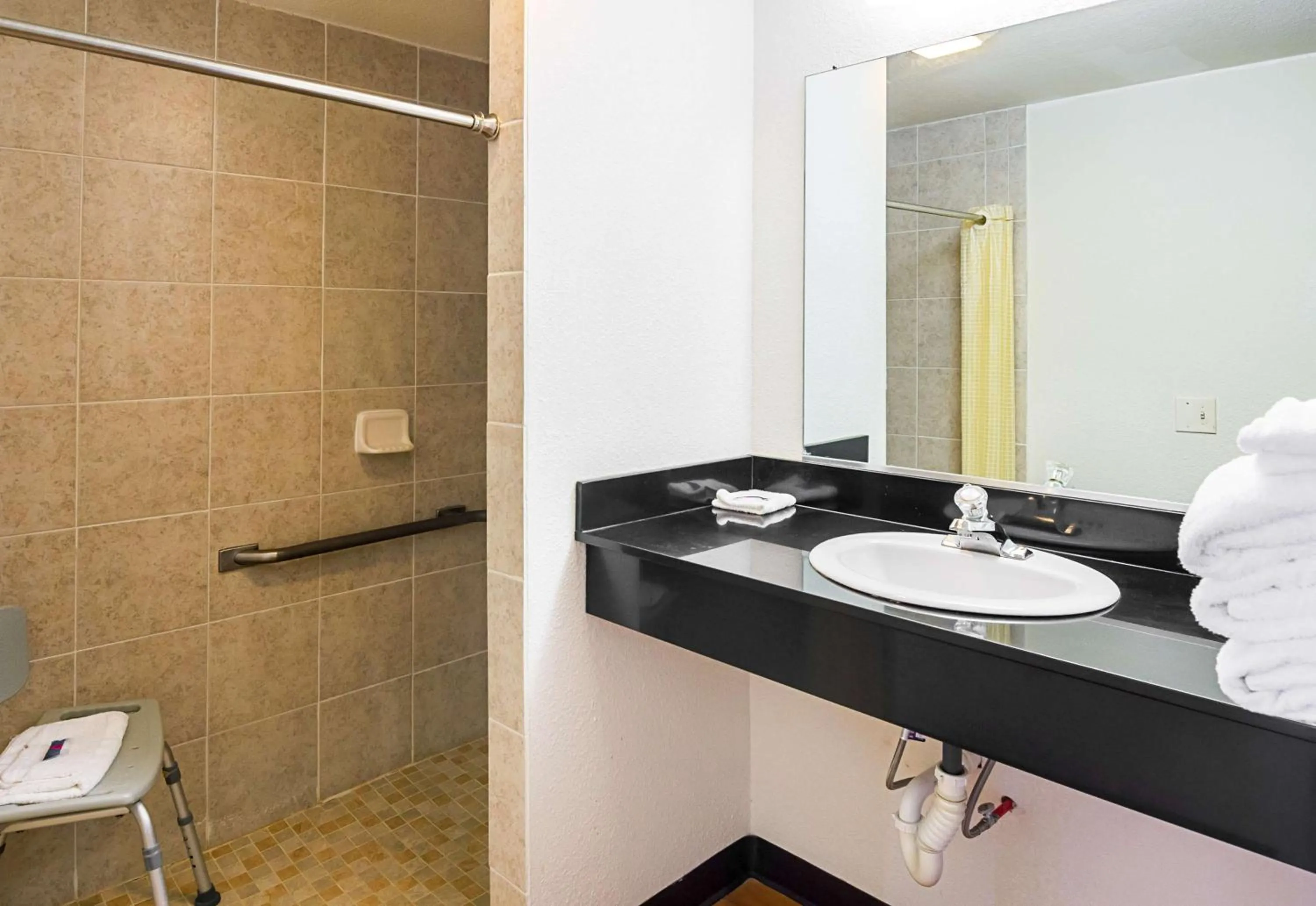 Bathroom in Rodeway Inn