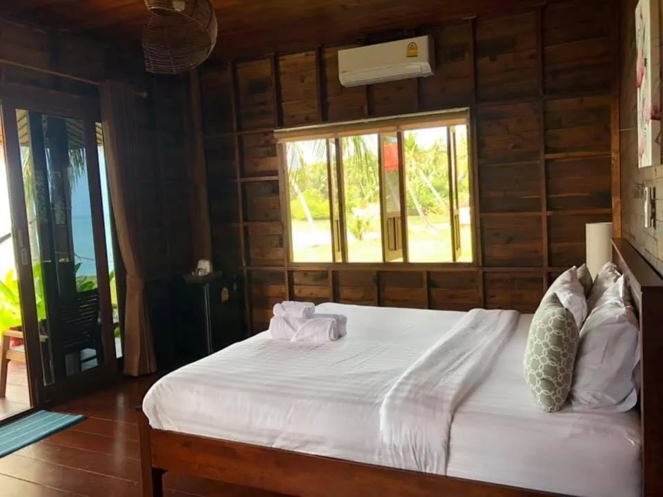 Bed in Itsara bungalow